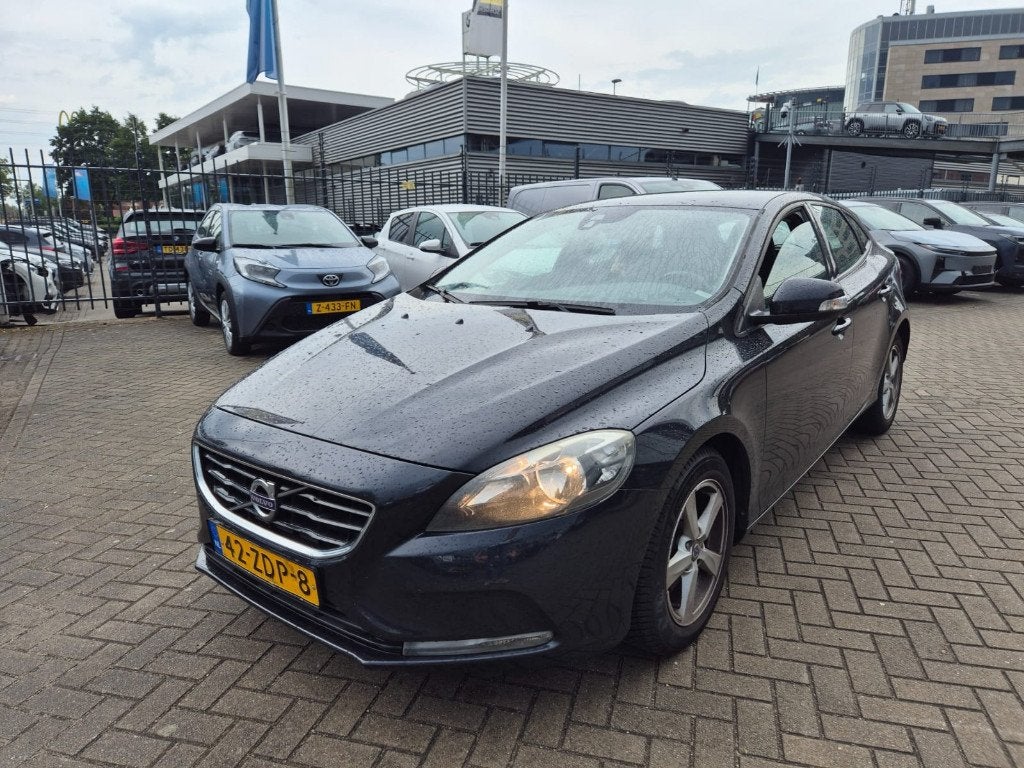 Volvo V40 1.6 D2 115PK 2012 Zwart, Voorwielaandrijving, 28 km/l, 4 cilinders, 1257 kg
