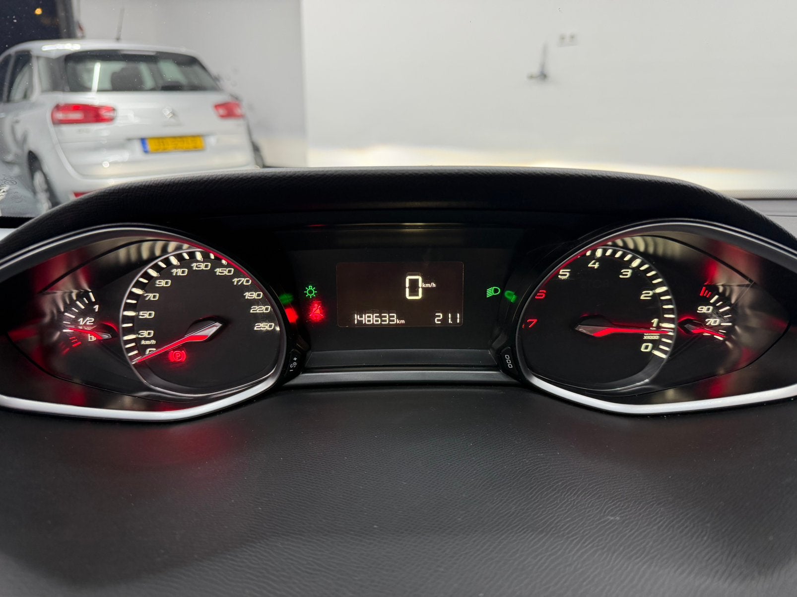 Foto 10 van Peugeot 308 1.2 E-thp 130pk 2015  bezorgen mogelijk!!