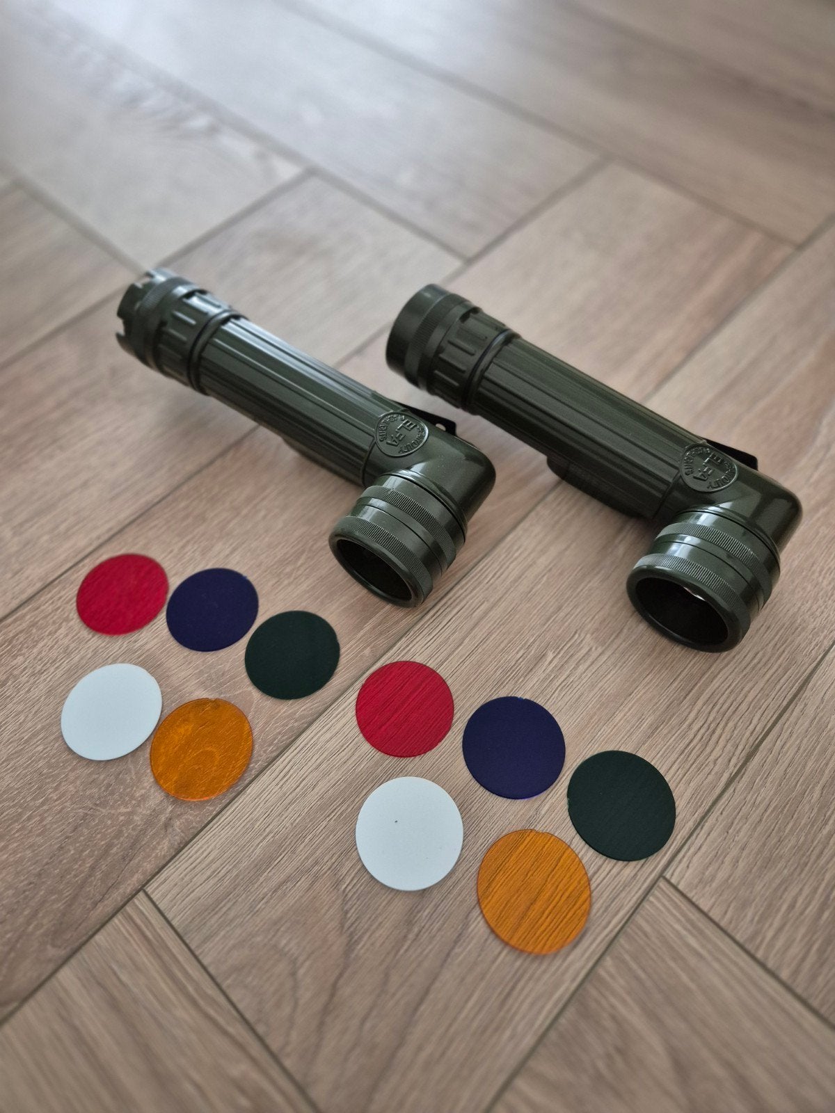 Militaire zaklampen G.I. (2 stuks) met kleurenfilters, Ophalen of Verzenden, Batterij