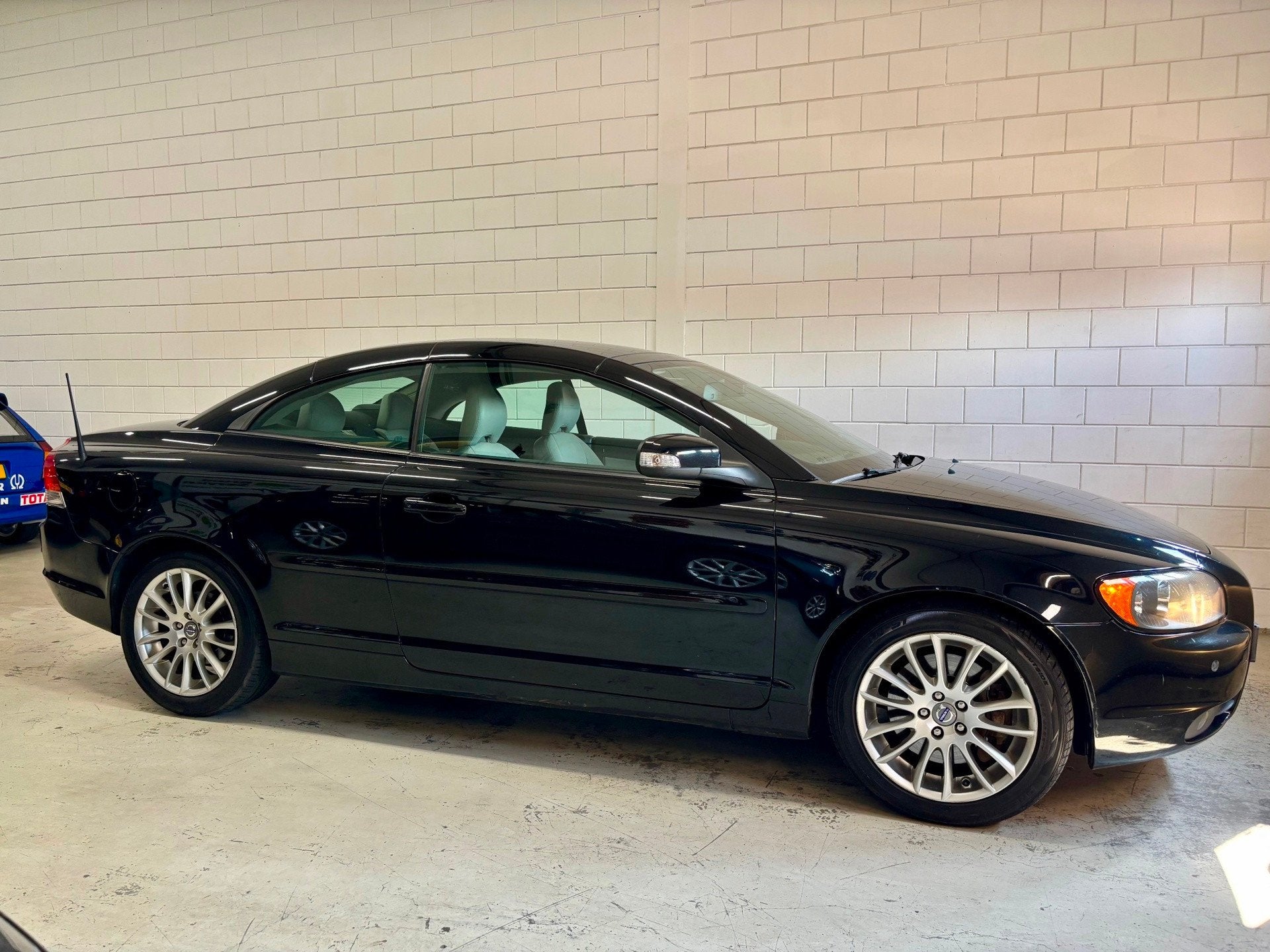 Volvo C70 Convertible 2.4 Momentum Bj.08|Leder|Pdc|Airco|Ond, Voorwielaandrijving, C70, Gebruikt, Beige