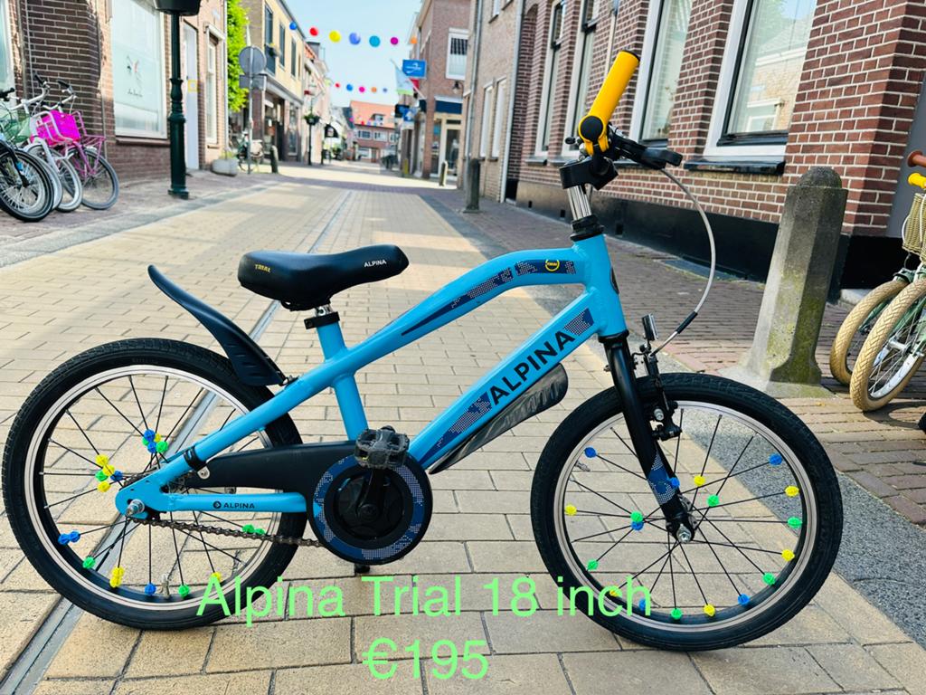16 en 18 inch meisjesfietsen en Jongensfietsen/ kinderfiets, Ophalen of Verzenden, Zo goed als nieuw, 16 tot 20 inch, Zijwieltjes