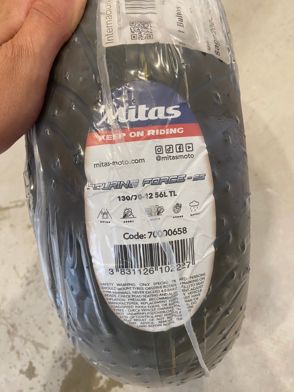 Gloednieuwe Mitas Touring Force-SC scooterband 130/70-12, Motoren, Ophalen of Verzenden