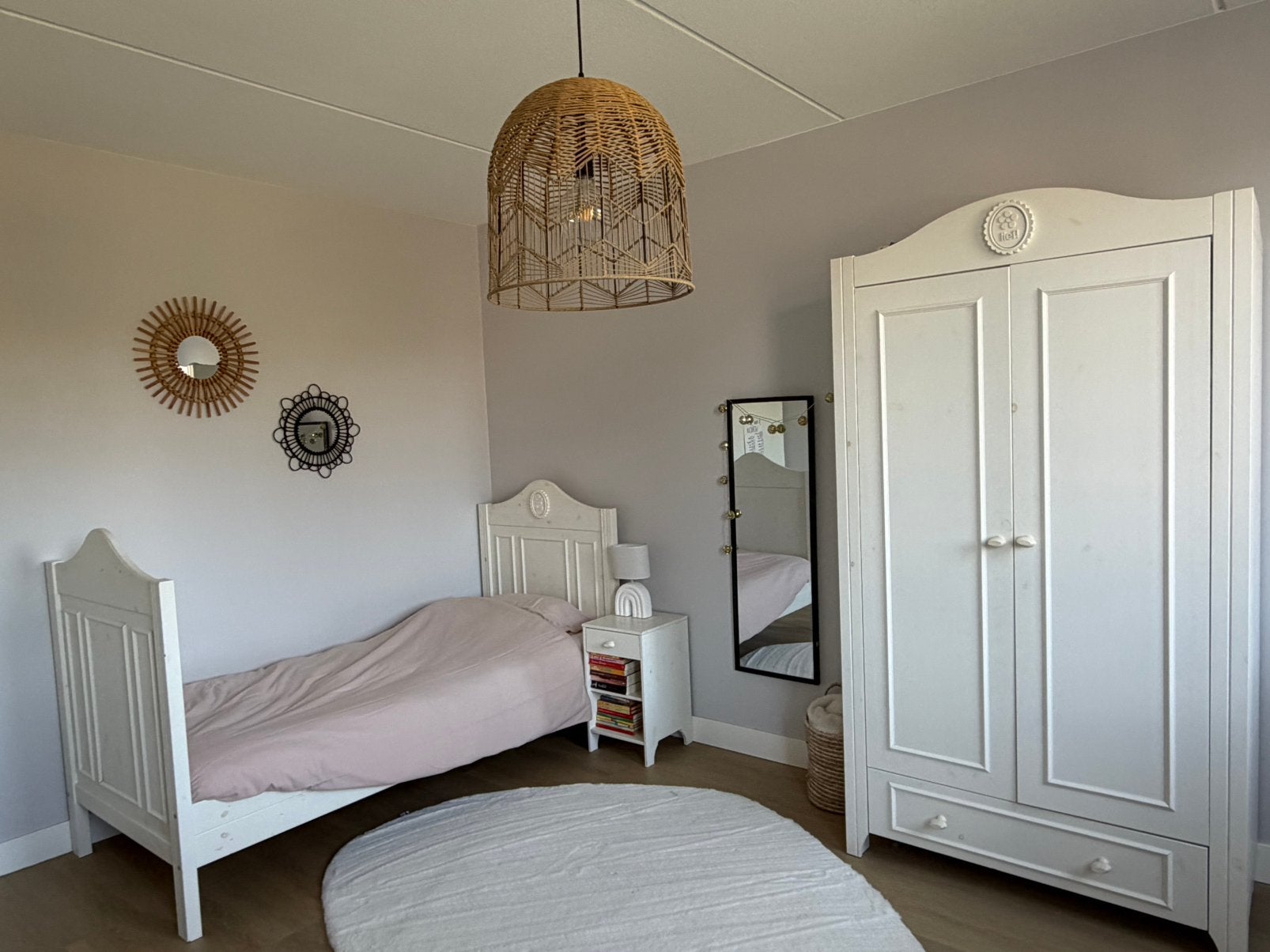 Nette complete meidenkamer bed, kast en nachtkastje, Ophalen, Gebruikt, Meisje