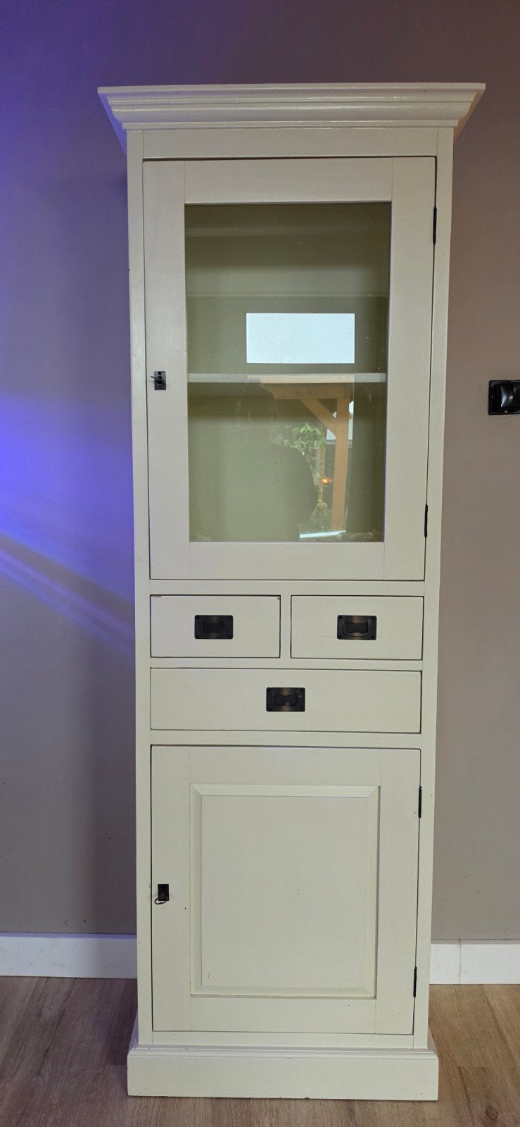 Crèmekleurige vitrinekast met lades en deuren, Huis en Inrichting, Kasten | Boekenkasten, Ophalen, Gebruikt, 25 tot 50 cm, 150 tot 200 cm
