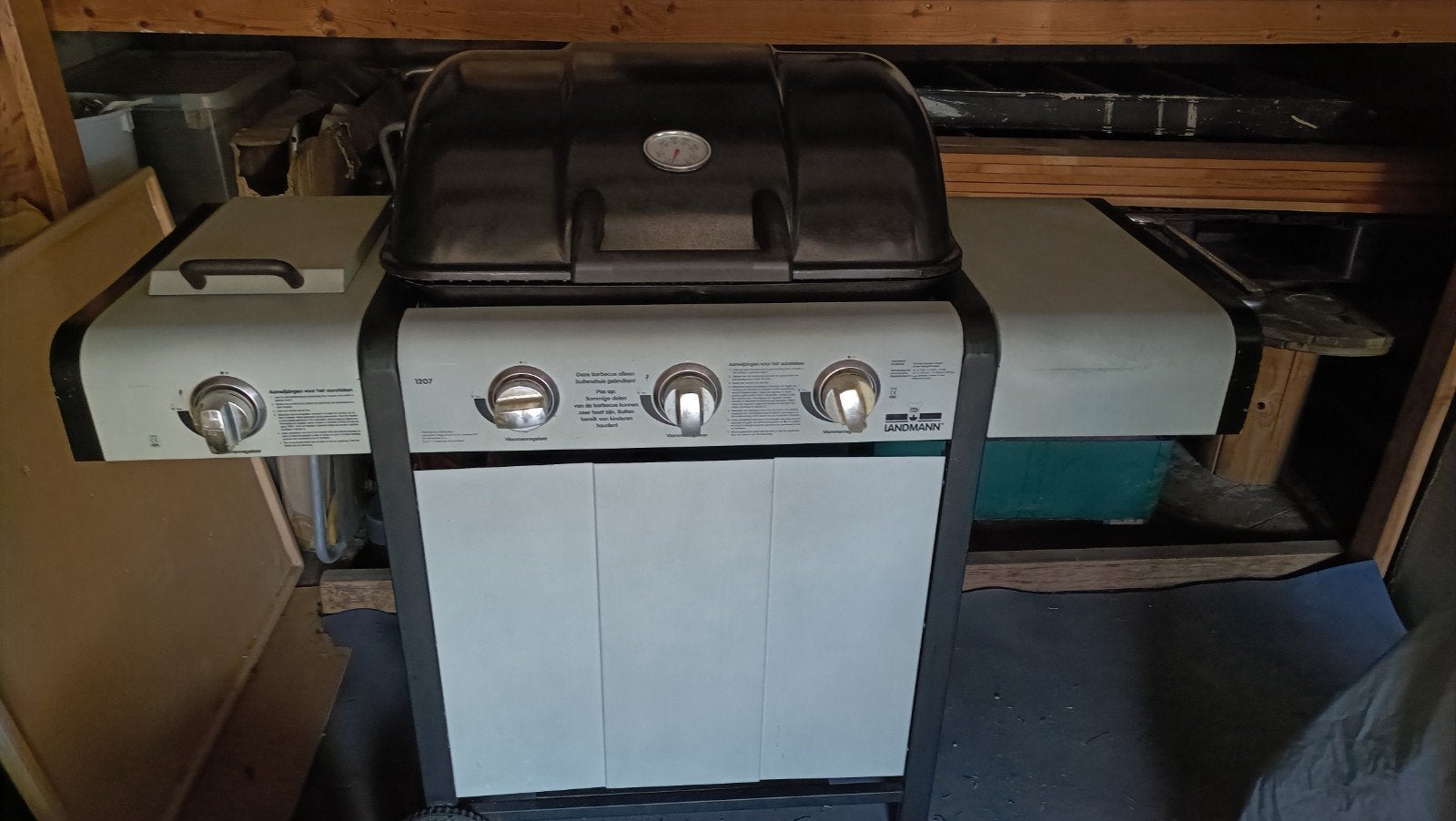 Mooie gasbarbecue met extra gaspit en beschermhoes