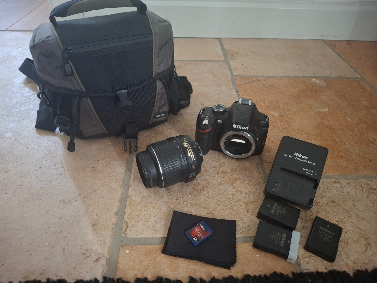 Nikon D3200 Camera met 18-55mm lens en accessoir, Spiegelreflex, Accu, Beeldstabilisatie, Ophalen of Verzenden
