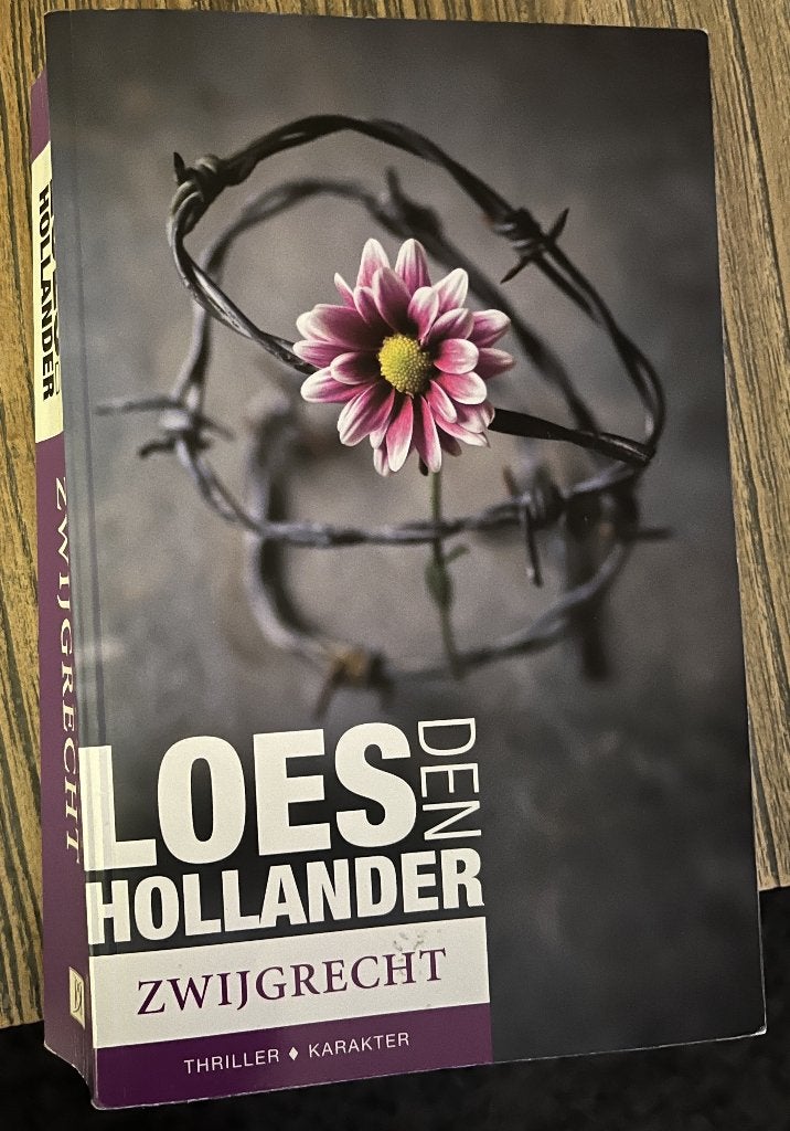 Loes den Hollander - Zwijgrecht, Gelezen, Loes den Hollander, Ophalen of Verzenden, Nederland