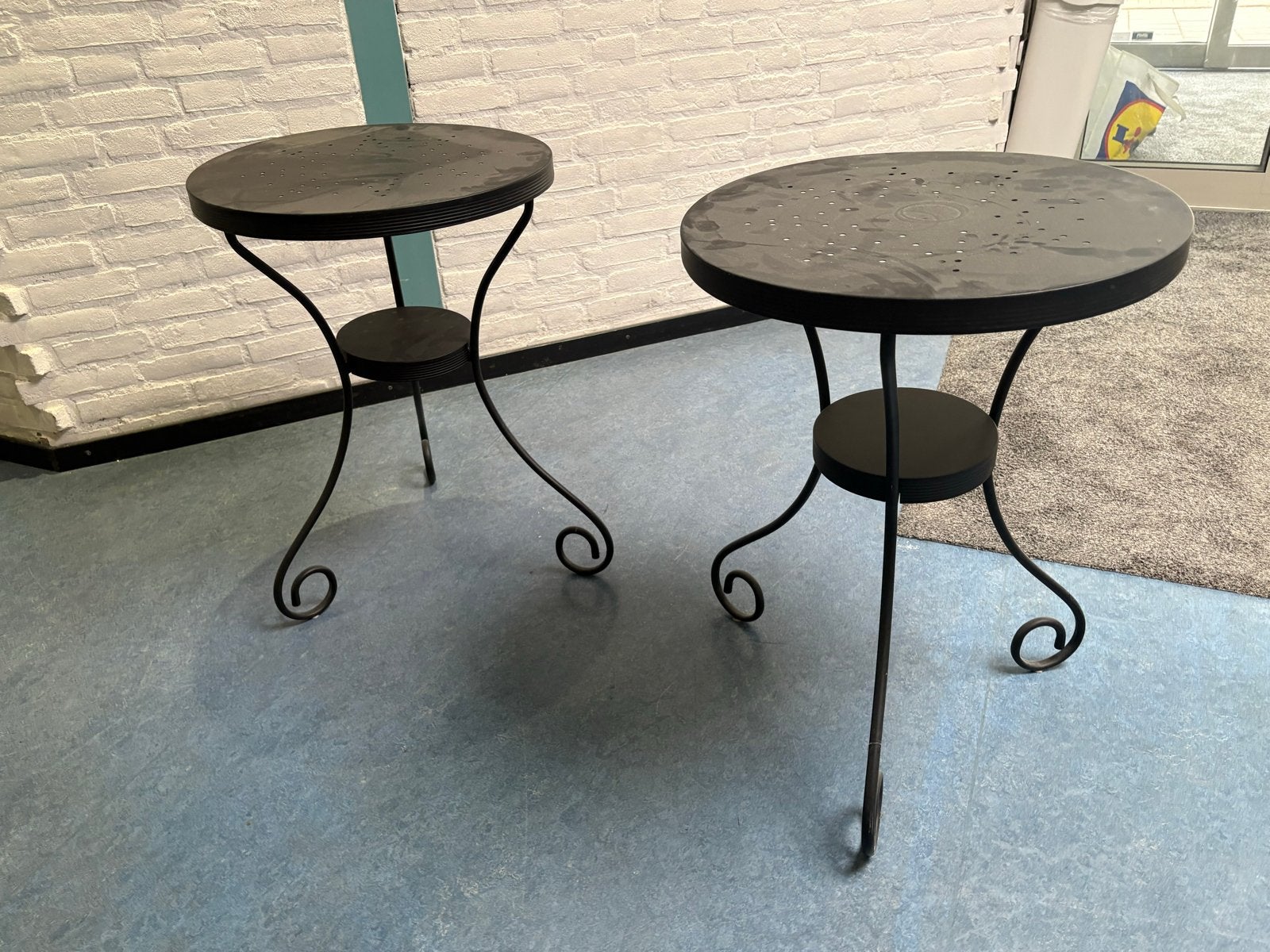 Set van 2 zwarte metalen bijzettafels, Minder dan 55 cm, Gebruikt, Metaal of Aluminium, Rond