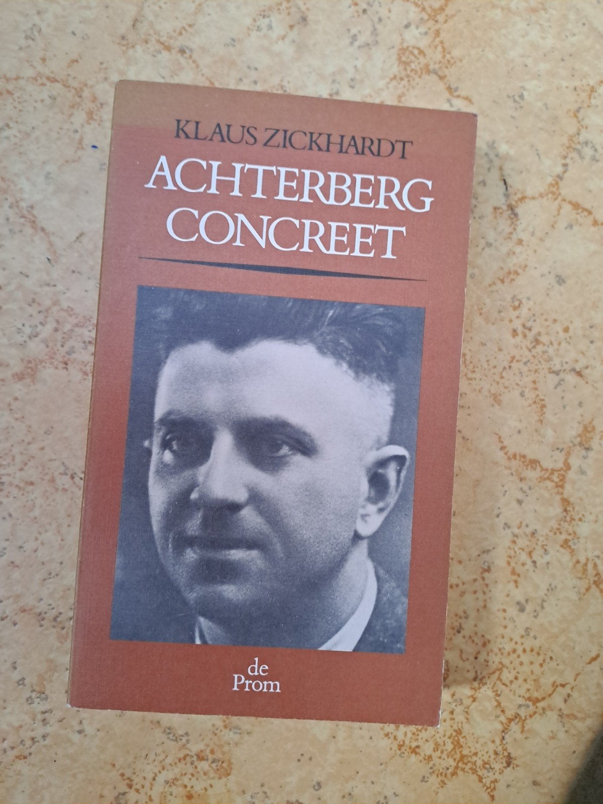 Klaus Zickhardt - Achterberg Concreet, Ophalen of Verzenden, Gelezen
