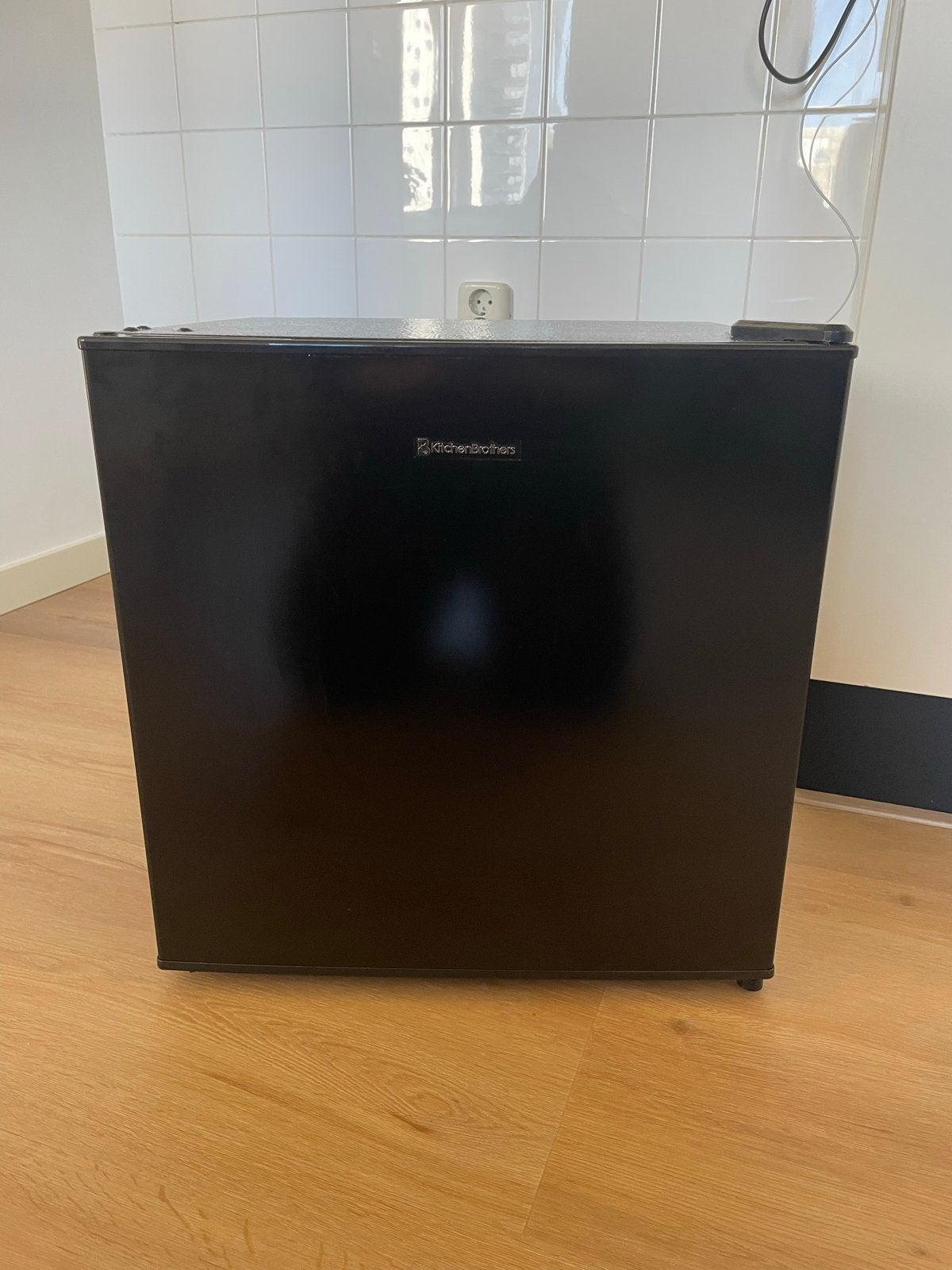 Compacte mini koelkast van Kitchen Brothers - NIEUW, Ophalen, Zonder vriesvak, Minder dan 85 cm, 45 tot 60 cm