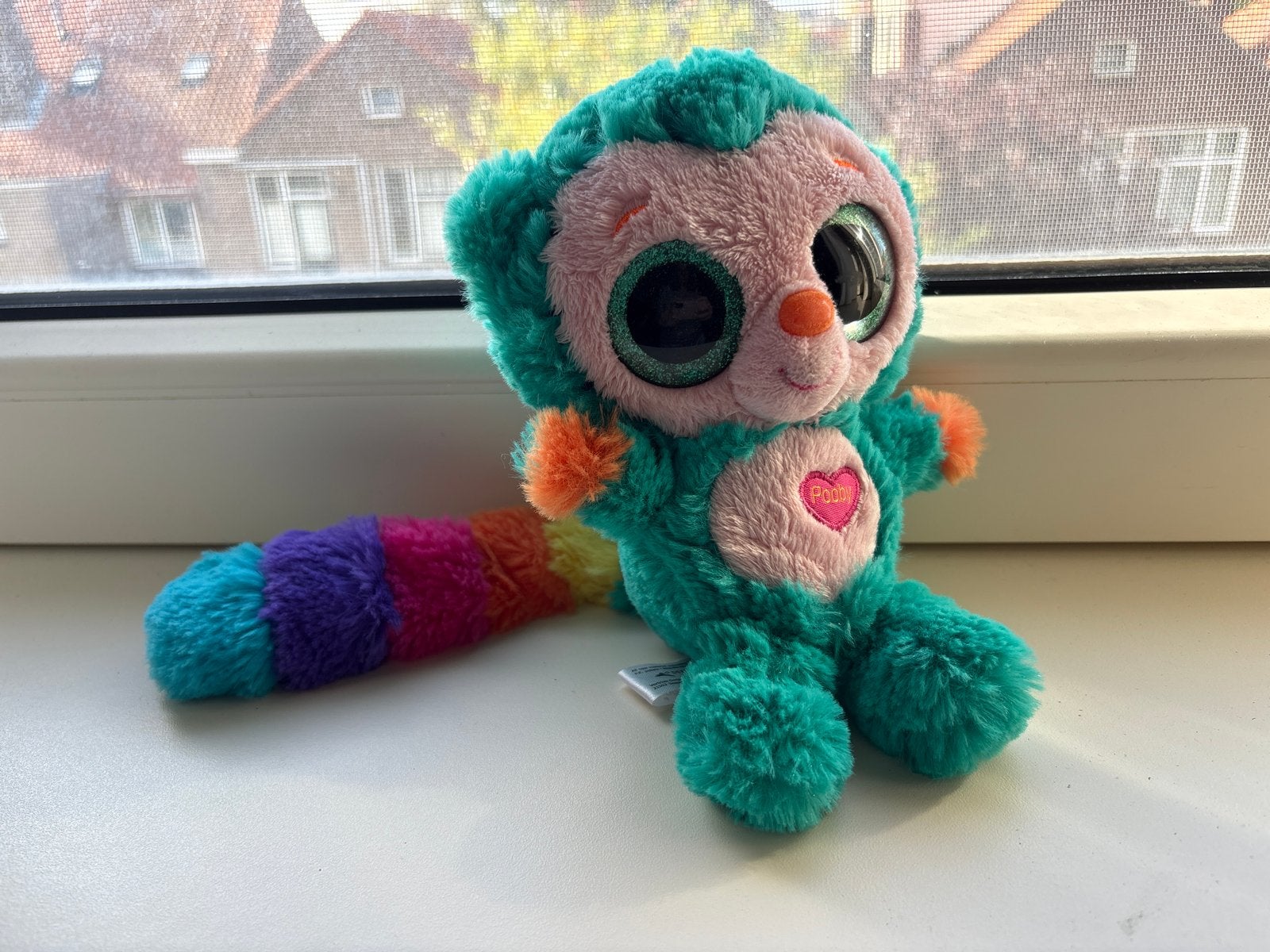 Minimoomis Pooby Aapje Knuffel Regenboog Staart, Overige merken, Ophalen of Verzenden, Meerkleurig, Klein (minder dan 20 cm)