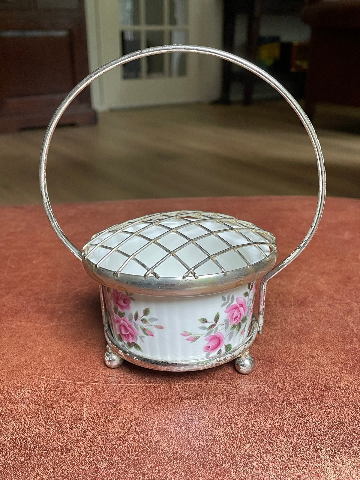 Wedgwood bloemenhouder met rozenmotief, Antiek en Kunst, Ophalen of Verzenden