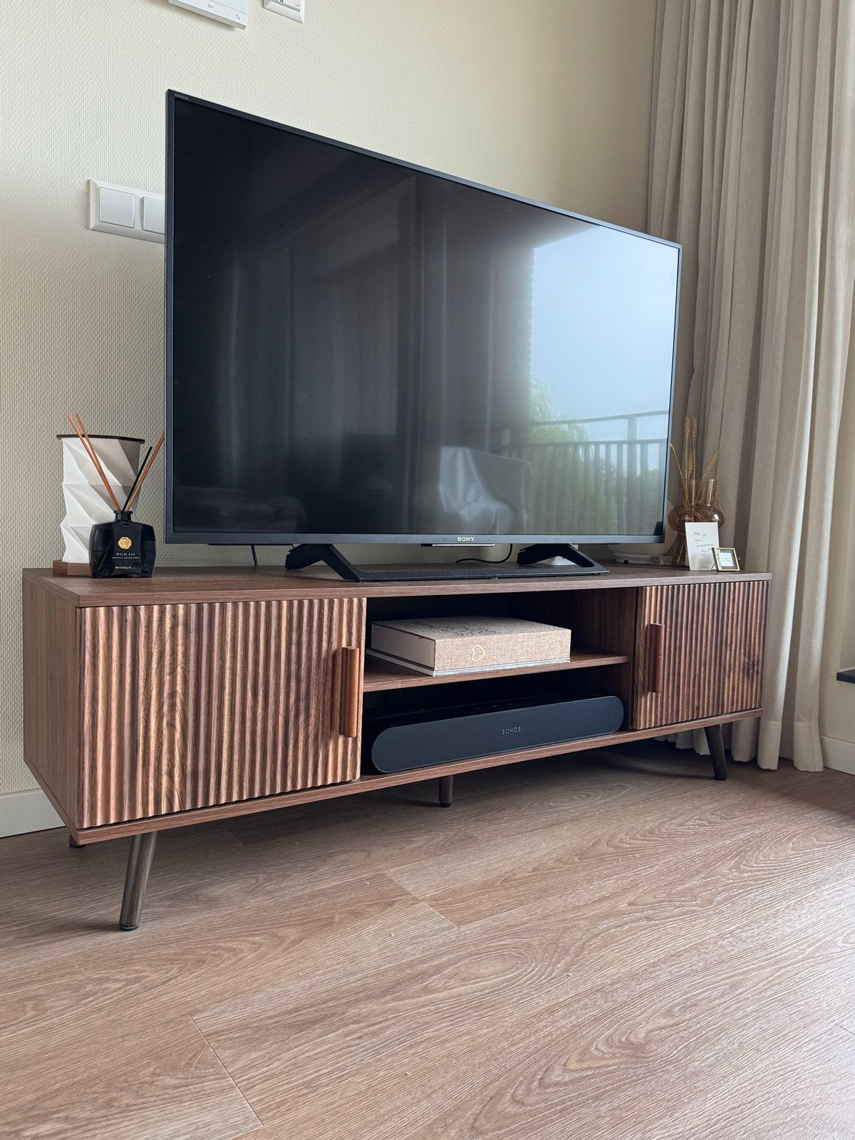 Walnoothout tv-meubel - 140x40x45 cm - Zo goed als nieuw, Ophalen, Japandi, 100 tot 150 cm, Zo goed als nieuw