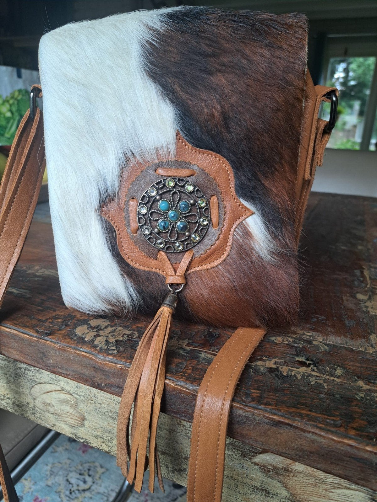 Van Fiel. Leren Schoudertasje met Koeienhuid en Decoratie, Ophalen of Verzenden, Zo goed als nieuw, Bruin, Schoudertasje