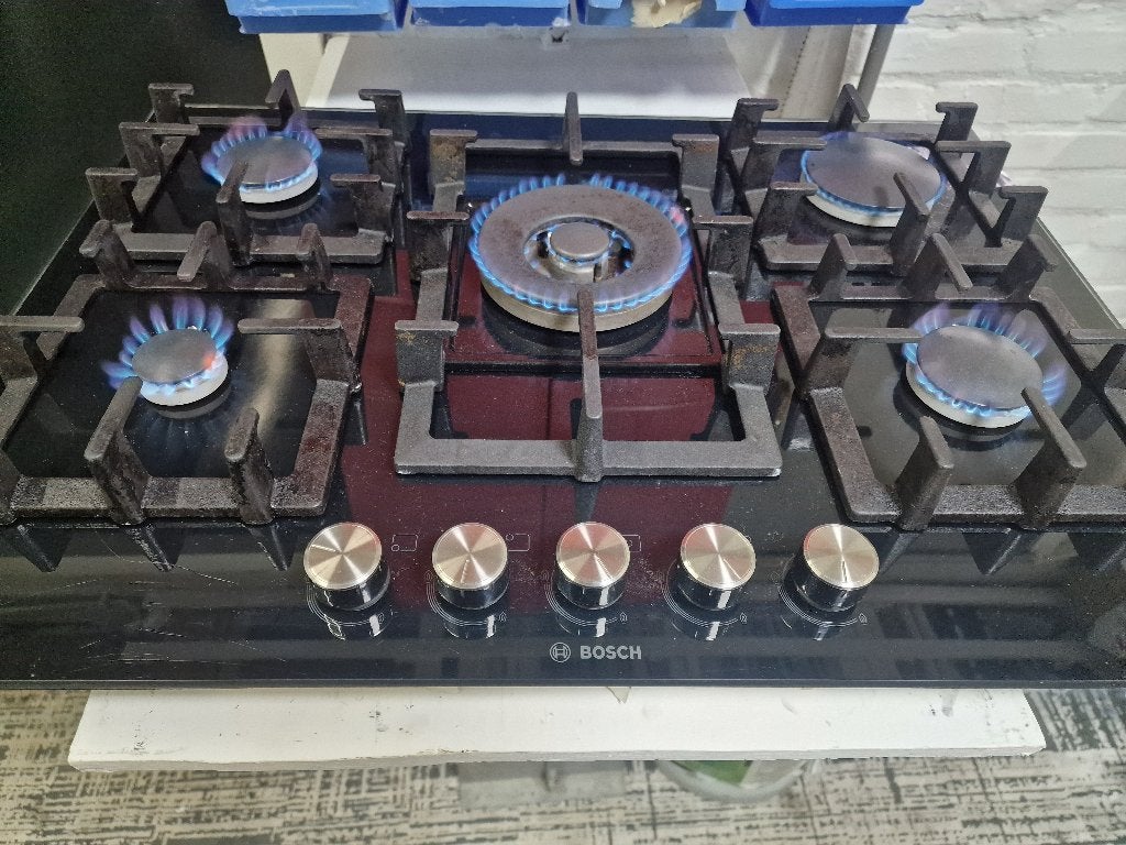 TE koop kookplaat BOSCH met wokbrander op butaan propaan lpg, Verzenden, Zo goed als nieuw, Inbouw, Gas