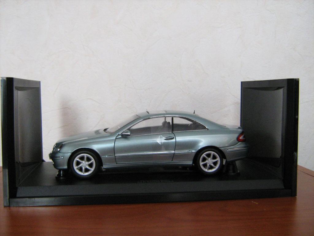 Mercedes 320 CLK Elegance coupe, groen.  Schaal 1:18 Kyosho, Ophalen of Verzenden, Nieuw, Motor, Kyosho