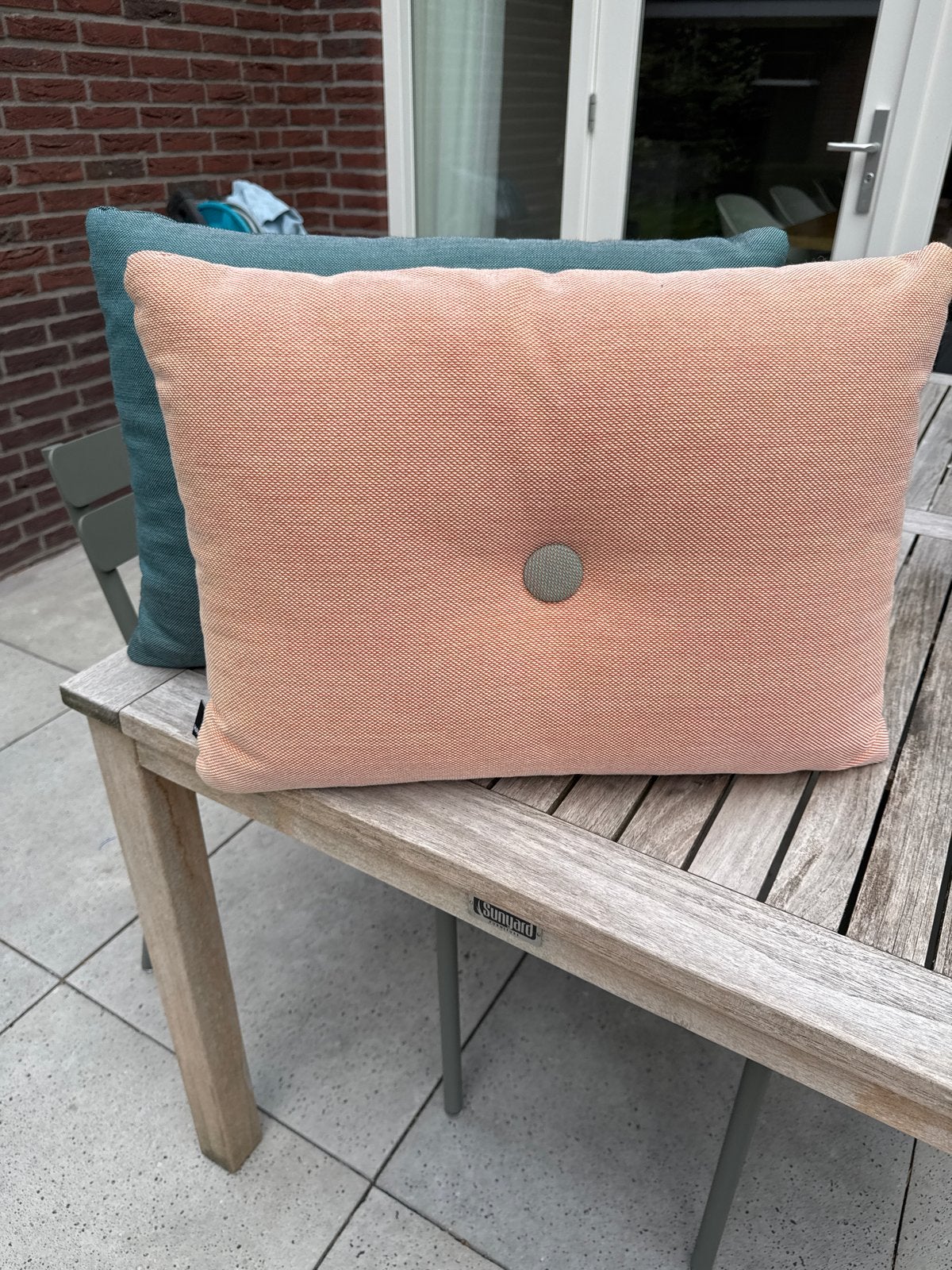HAY kussen roze met groene knoop, Ophalen, Overige merken, Met ritssluiting, Zo goed als nieuw