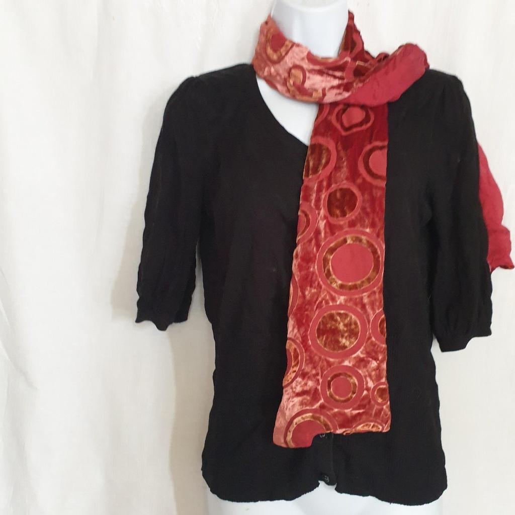 Mooi rood deels veloers sjaaltje 44x124. 30% zijden, Kleding | Dames, Mutsen, Sjaals en Handschoenen, Maat 38/40 (M), ., Ophalen of Verzenden