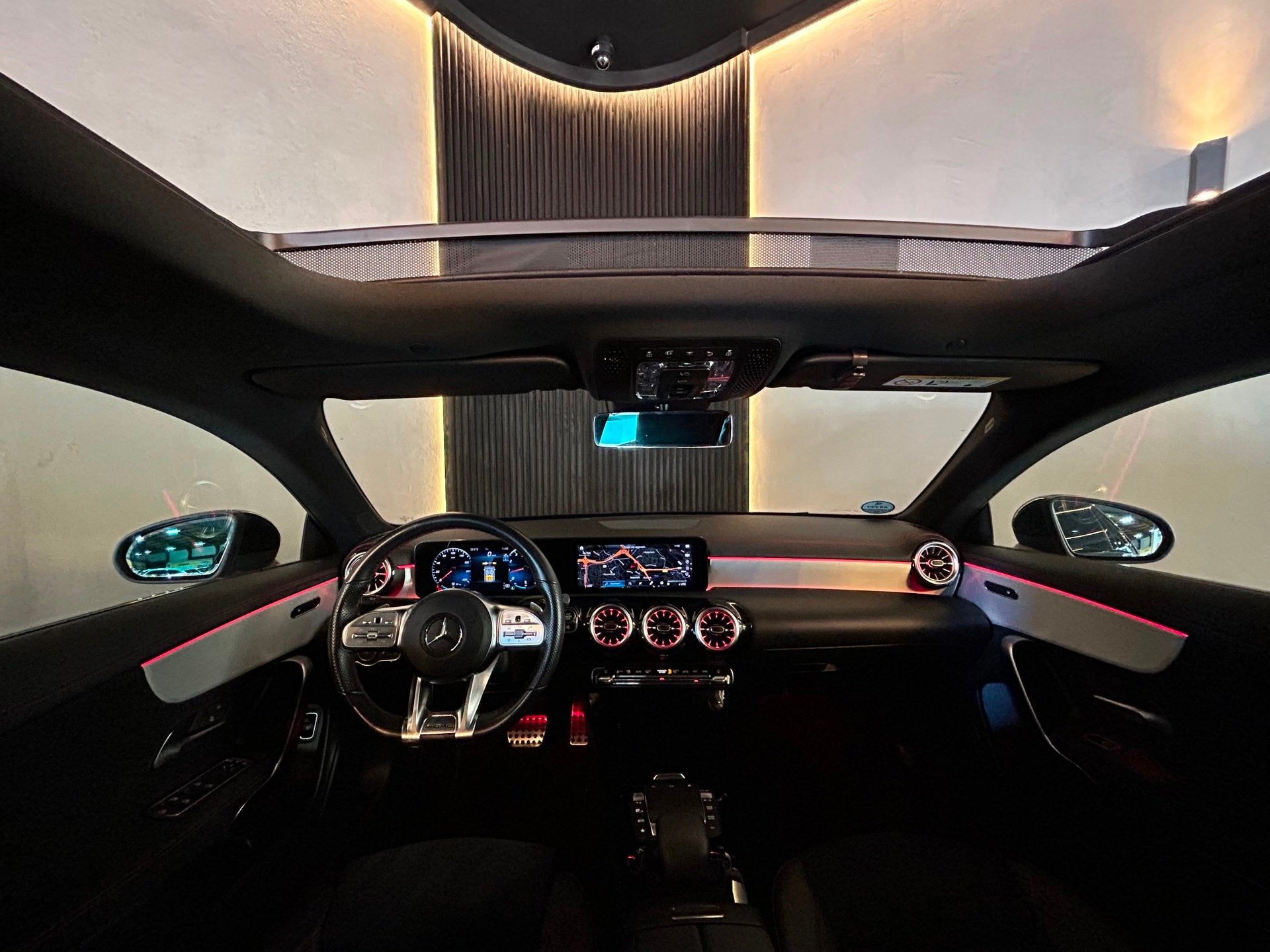 Mercedes-Benz CLA-klasse 180 AMG Line|PANO|CRUISE|AMBIENT|PA, Auto's, Gebruikt, 4 cilinders, Blauw, Origineel Nederlands