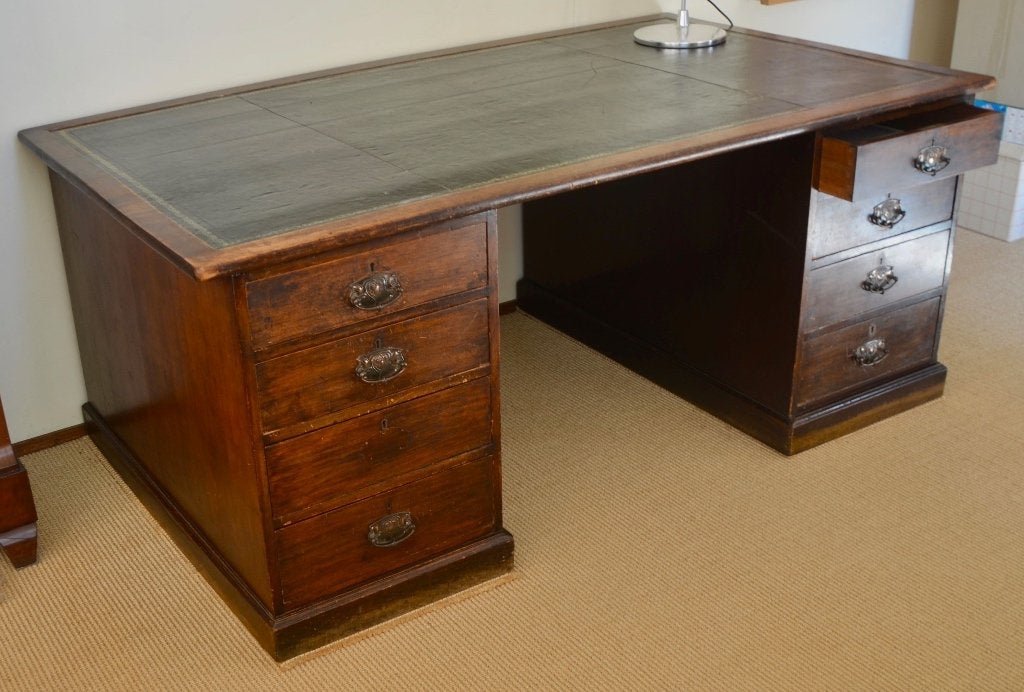 Klassiek mahoniehouten bureau / Mahogany pedestal desk, Ophalen