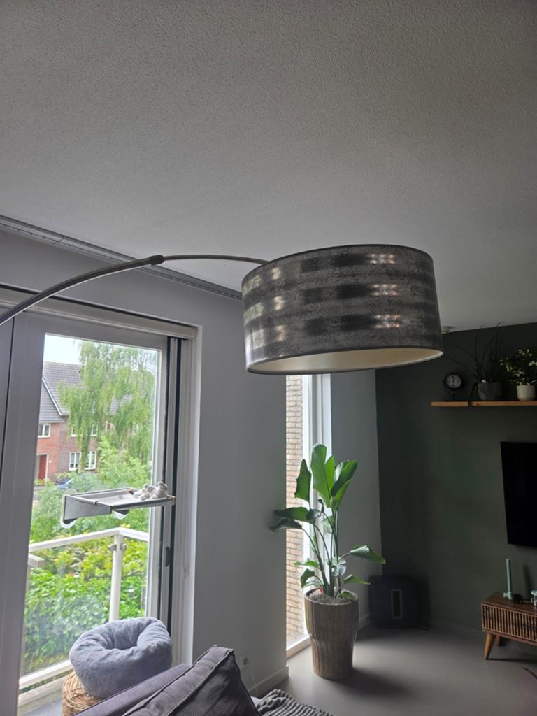 Moderne booglamp met industriële kap, Huis en Inrichting, Lampen | Vloerlampen, Ophalen, Modern, Industrieel, 200 cm of meer, Zo goed als nieuw