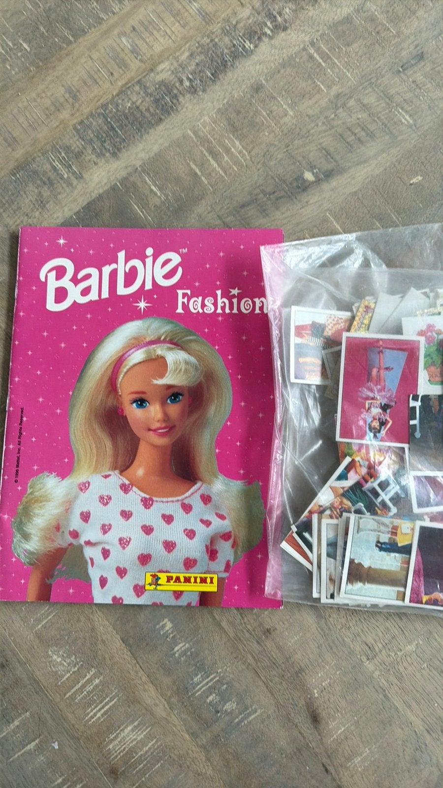 Panini barbie fashion leeg boek met losse stickers compleet, Ophalen of Verzenden, Zo goed als nieuw, Meerdere stickers