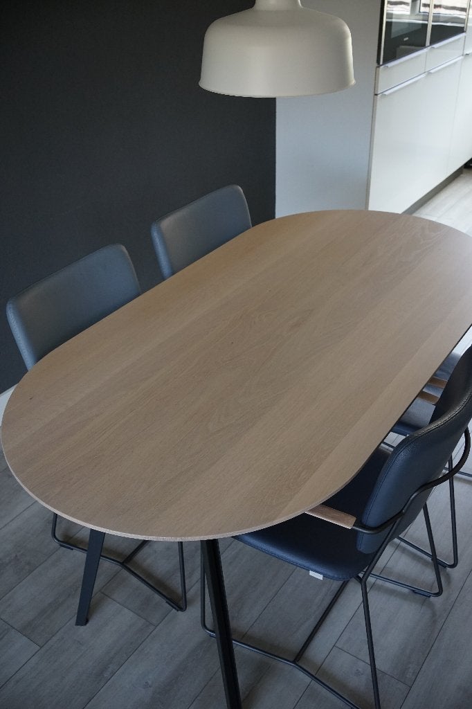 QLIV On Top eettafel, Huis en Inrichting, Modern, design, hout, staal, strak, Zo goed als nieuw, 150 tot 200 cm, Ovaal