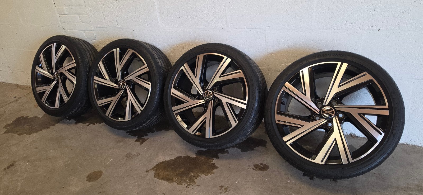 Originele VW Golf 8 bergamo velgen met Bridgestone zomerband, Auto-onderdelen, Ophalen, 18 inch, Gebruikt, Banden en Velgen