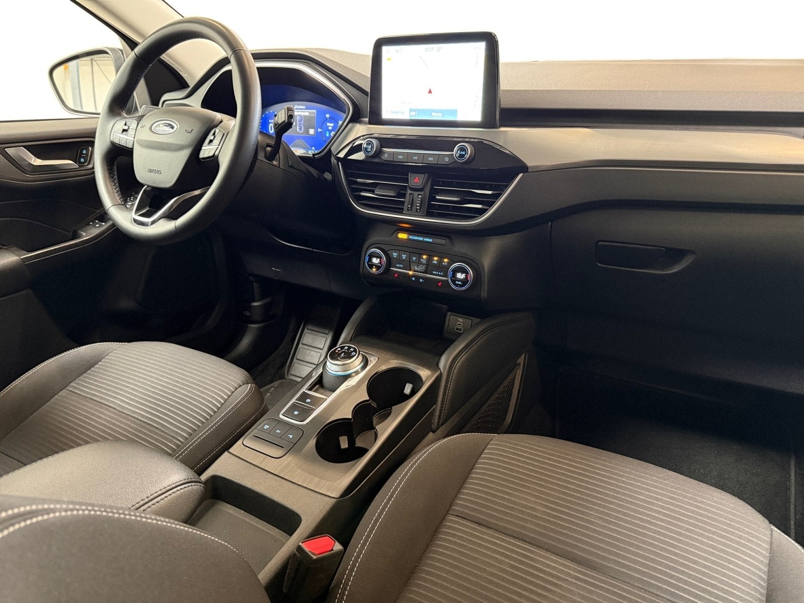 Ford Kuga 2.5 PHEV Titanium I Carplay I Camera I Keyless I S, Auto's, Ford, Gebruikt, Parkeersensor, 4 cilinders, Zwart