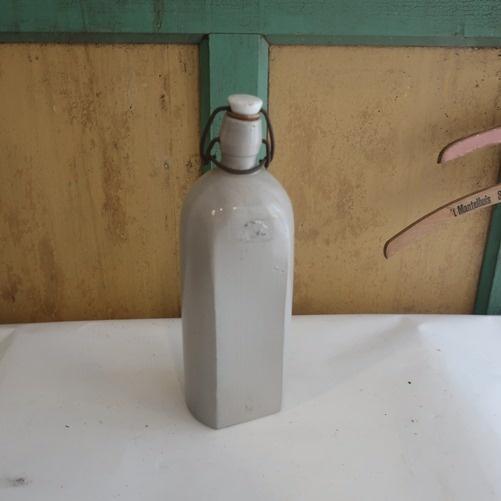 Kruik drankkruik grijs origineel met beugel dop porselein, Ophalen of Verzenden
