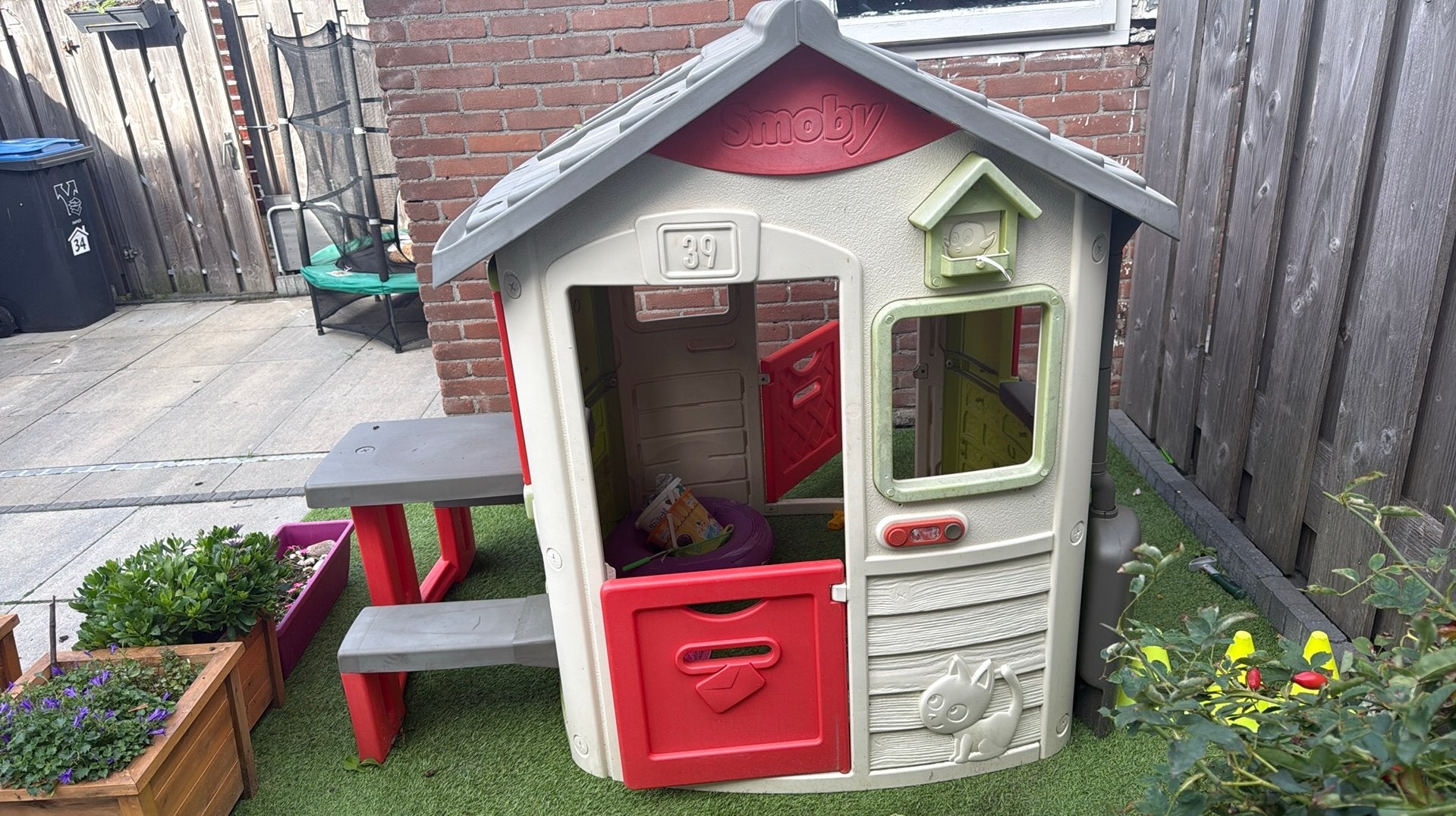 Smoby speelhuisje met picknicktafel en deurbel, Ophalen, Gebruikt, Plastic