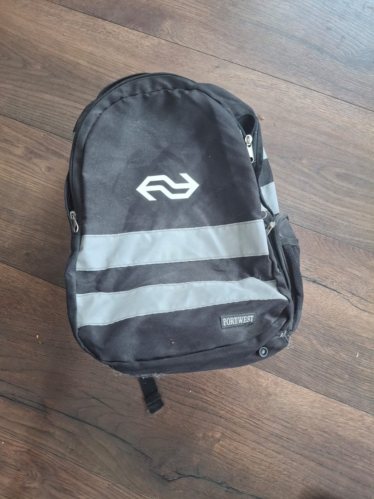NS Rugzak - Zwart met reflecterende strepen, Gebruikt, 25 tot 40 cm, 30 tot 45 cm, Ophalen