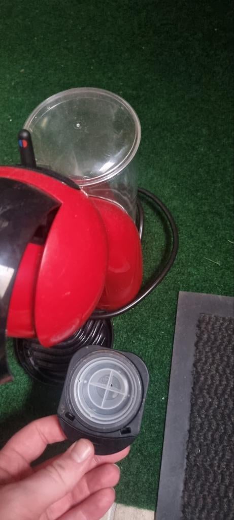 Nescafé Dolce Gusto koffiezetapparaat rood/zwart, Witgoed en Apparatuur, Koffiezetapparaten, Ophalen, Gebruikt, Koffiemachine