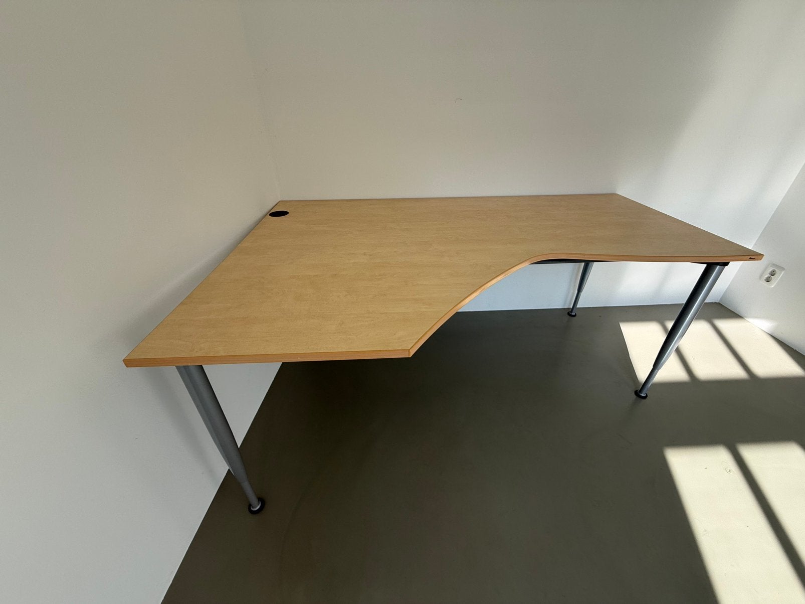 Kinnarps bureau 180x120/80, Ophalen, Overige typen, 120 cm, Scandinavisch