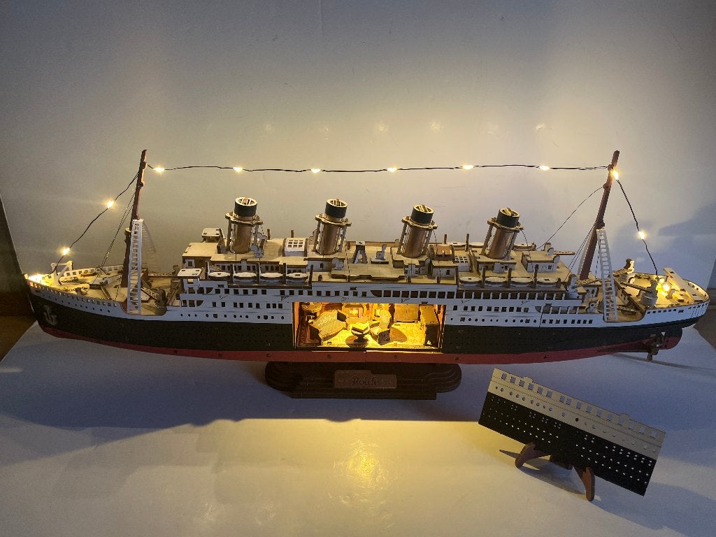 Miniatuur Schip - 1912 Eternal Atlantic Voyager, Ophalen, Zo goed als nieuw