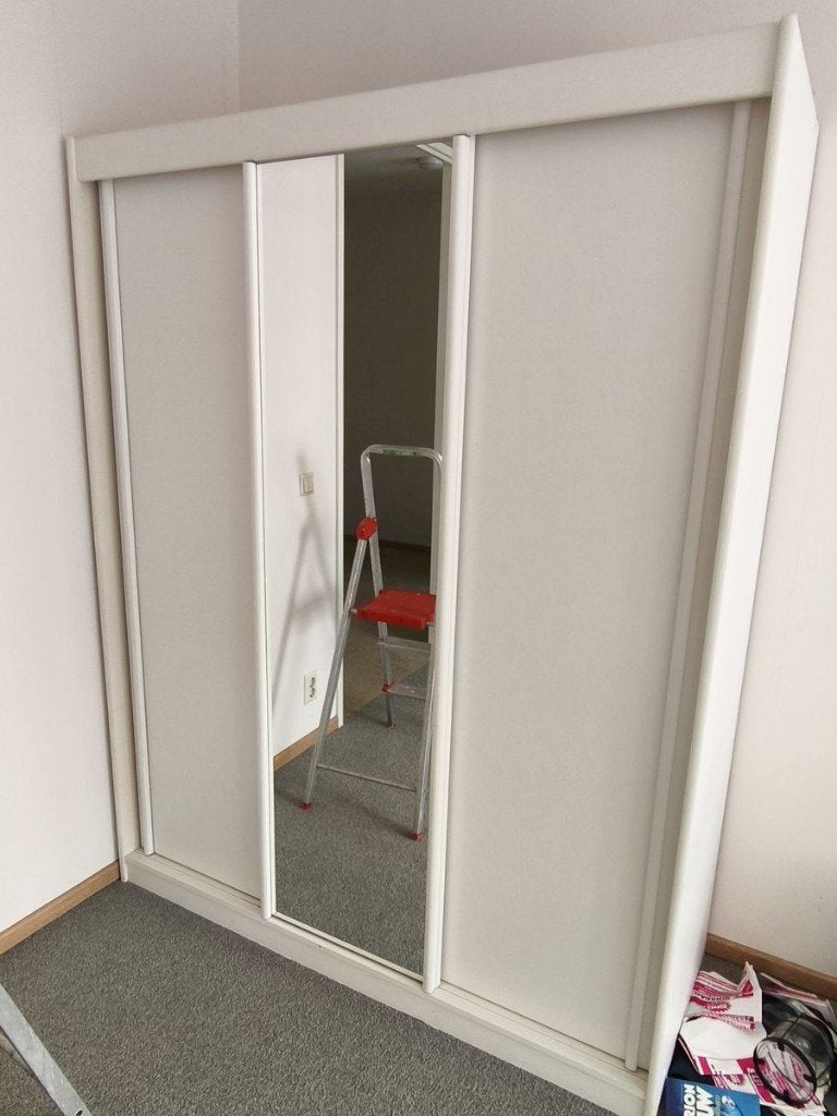 Eenvoudige witte linnenkast, Ophalen, Met deur(en), Gebruikt, 200 cm of meer