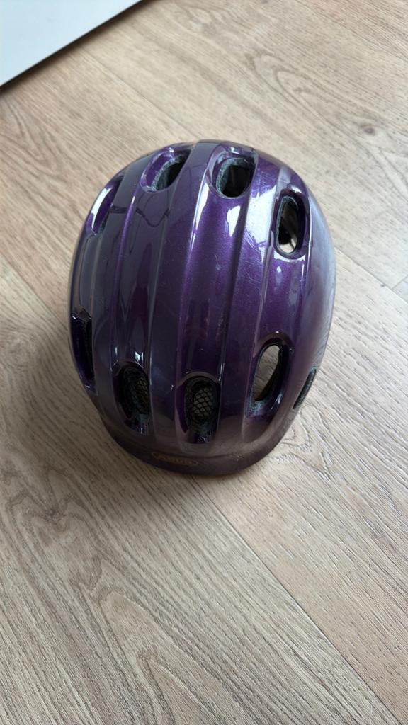 Abus kinder fietshelm paars, Ophalen of Verzenden, Zo goed als nieuw