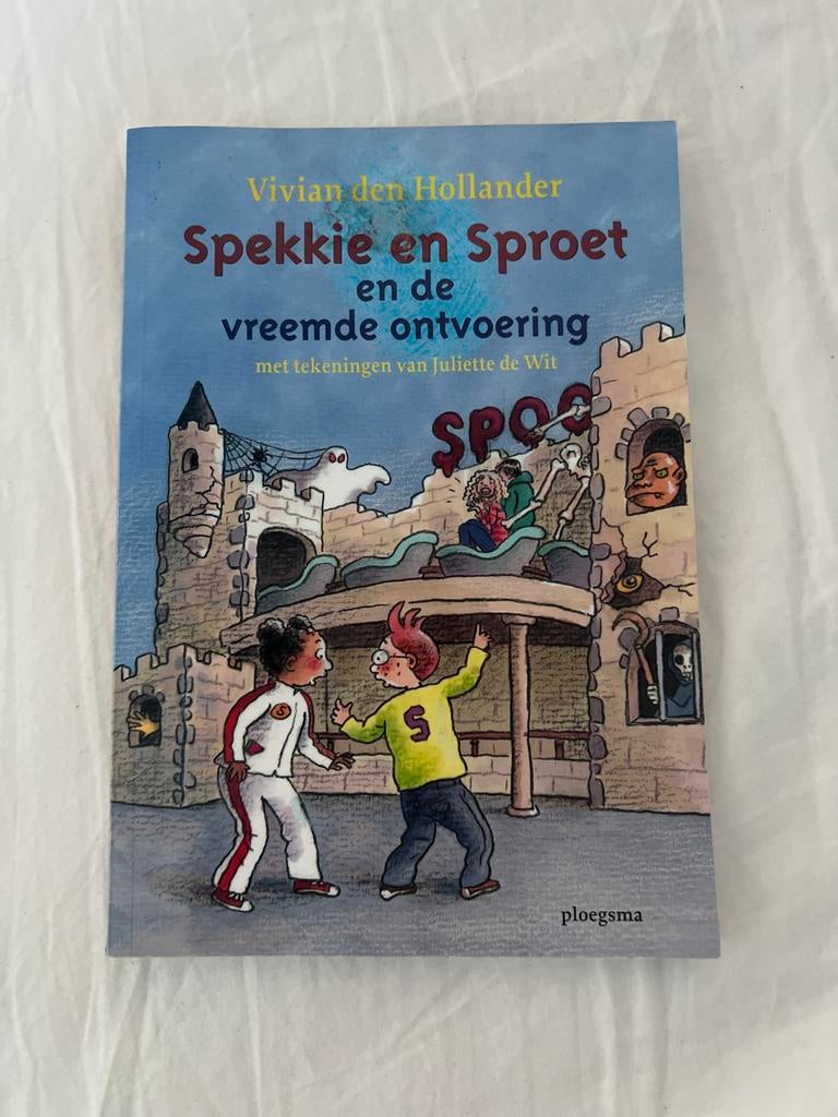 Spekkie en Sproet en de vreemde ontvoering - Vivian den Holl, Ophalen, Zo goed als nieuw, Fictie algemeen