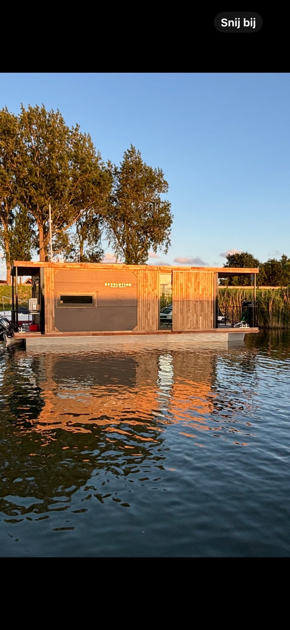 Luxe Houseboat 11.10m x 4.10m incl. ligplaats en motor, Buitenboordmotor, Boegschroef, Zo goed als nieuw, Benzine