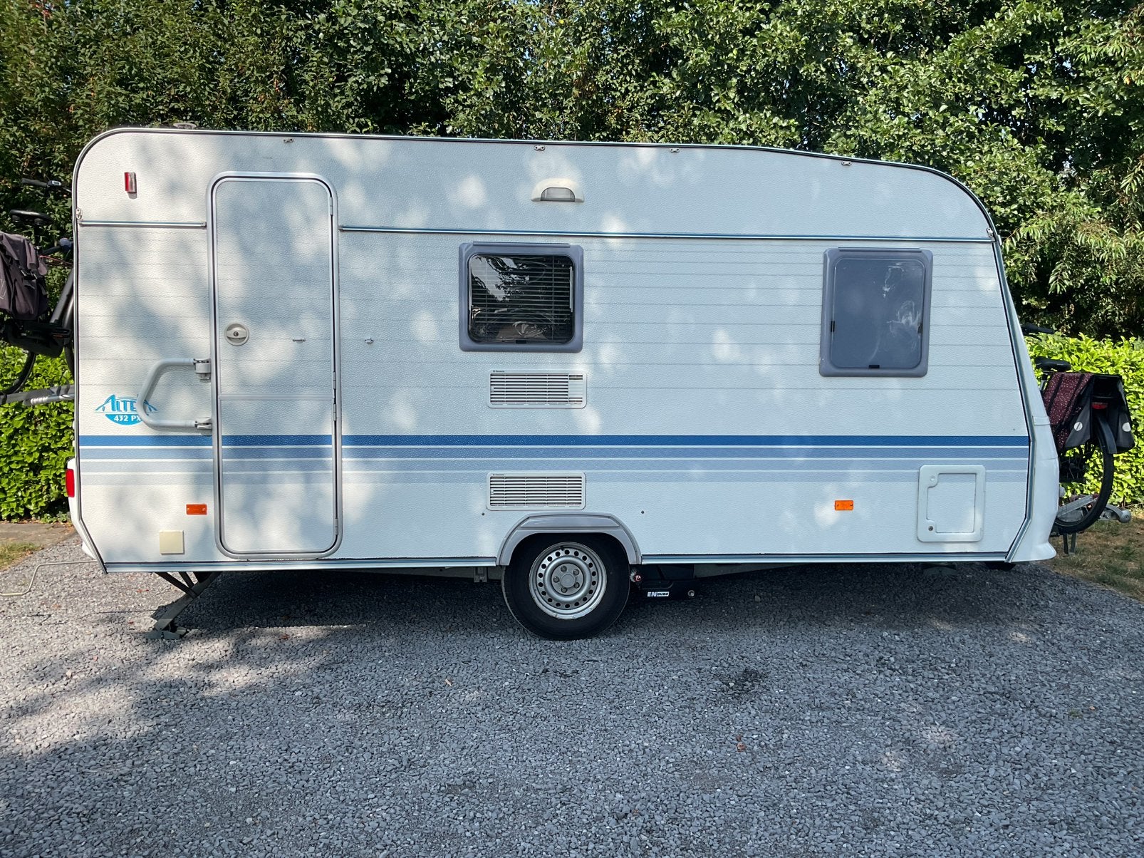 Adria Altea 432 PX (2005)- Zeer nette 4- persoons caravan., Frans bed, Treinzit, Particulier, Adria