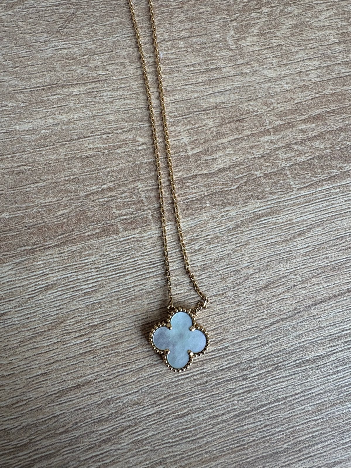 Van Cleef & Arpels kettig goud mother of pearl, Ophalen of Verzenden, Zo goed als nieuw, Goud, Met hanger