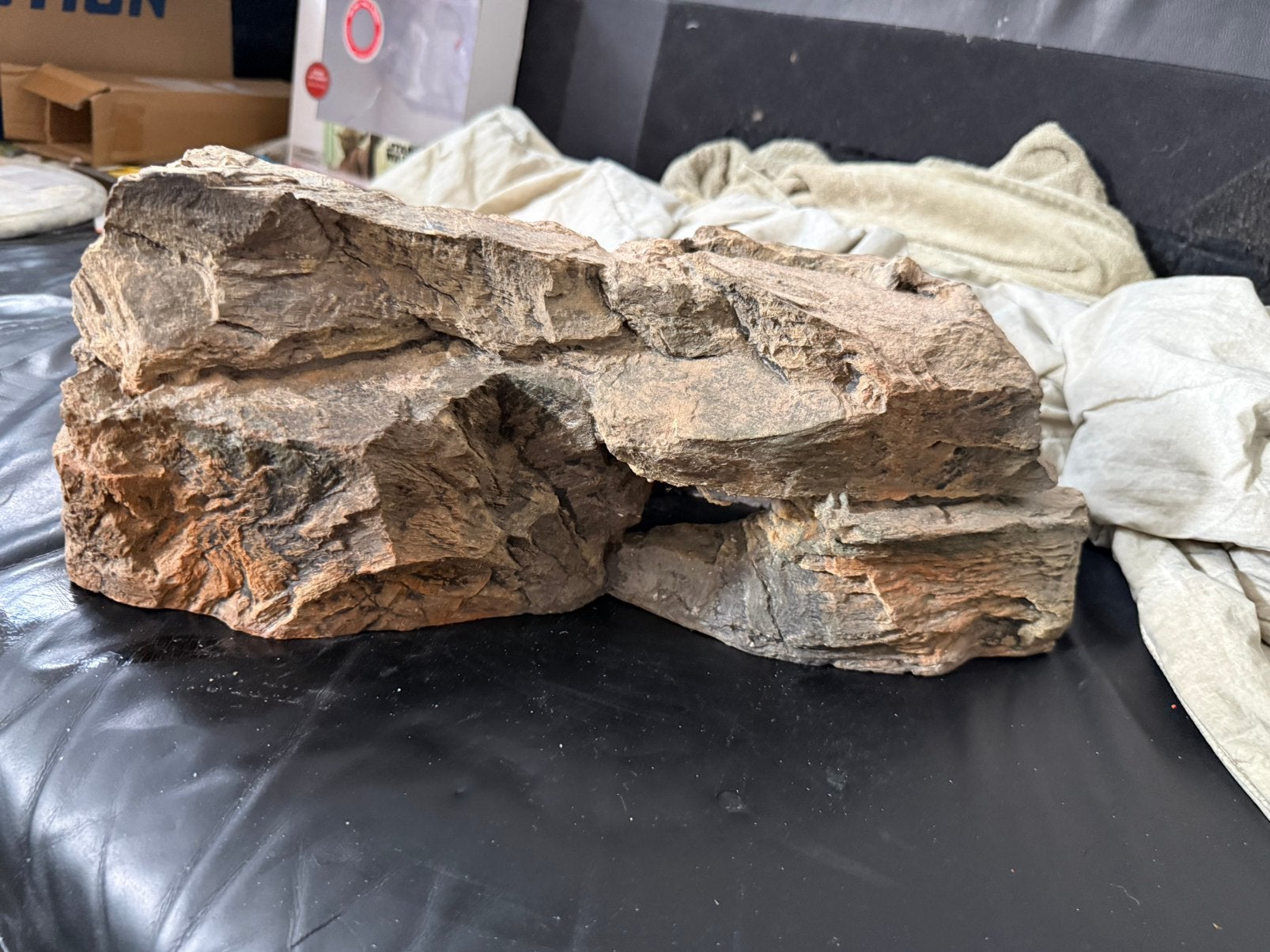 2 stuks Decoratie rotsen plastic terrarium aquarium, Ophalen of Verzenden, Nieuw, Tak, Plant, Rots of Steen