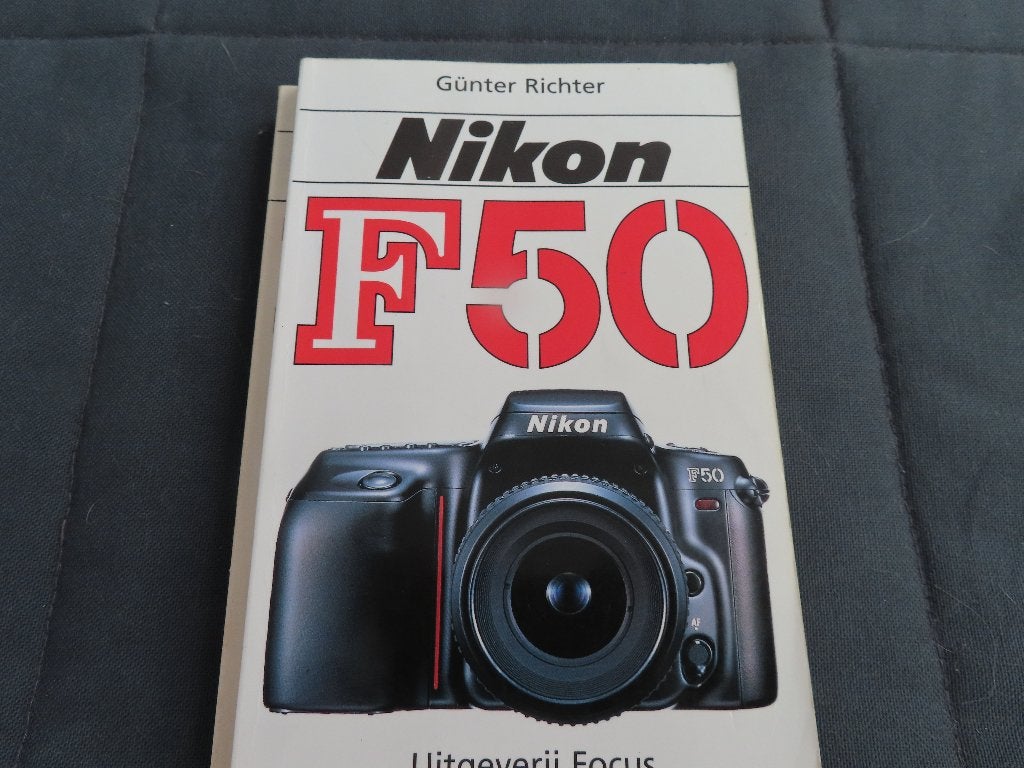 Nikon F50 camera boek, Ophalen of Verzenden, Zo goed als nieuw, Fotograferen en Filmen