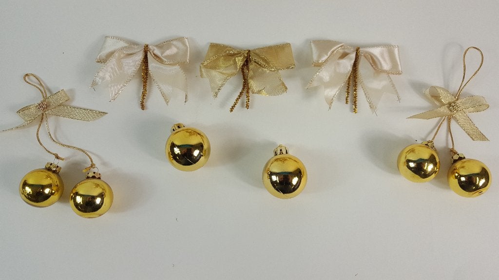 Gouden strikjes en kerstballen, 20 st. kerstversiering. W1, Tweedehands verkoop, Tweedehands verkoop, Gebruikt, Ophalen of Verzenden