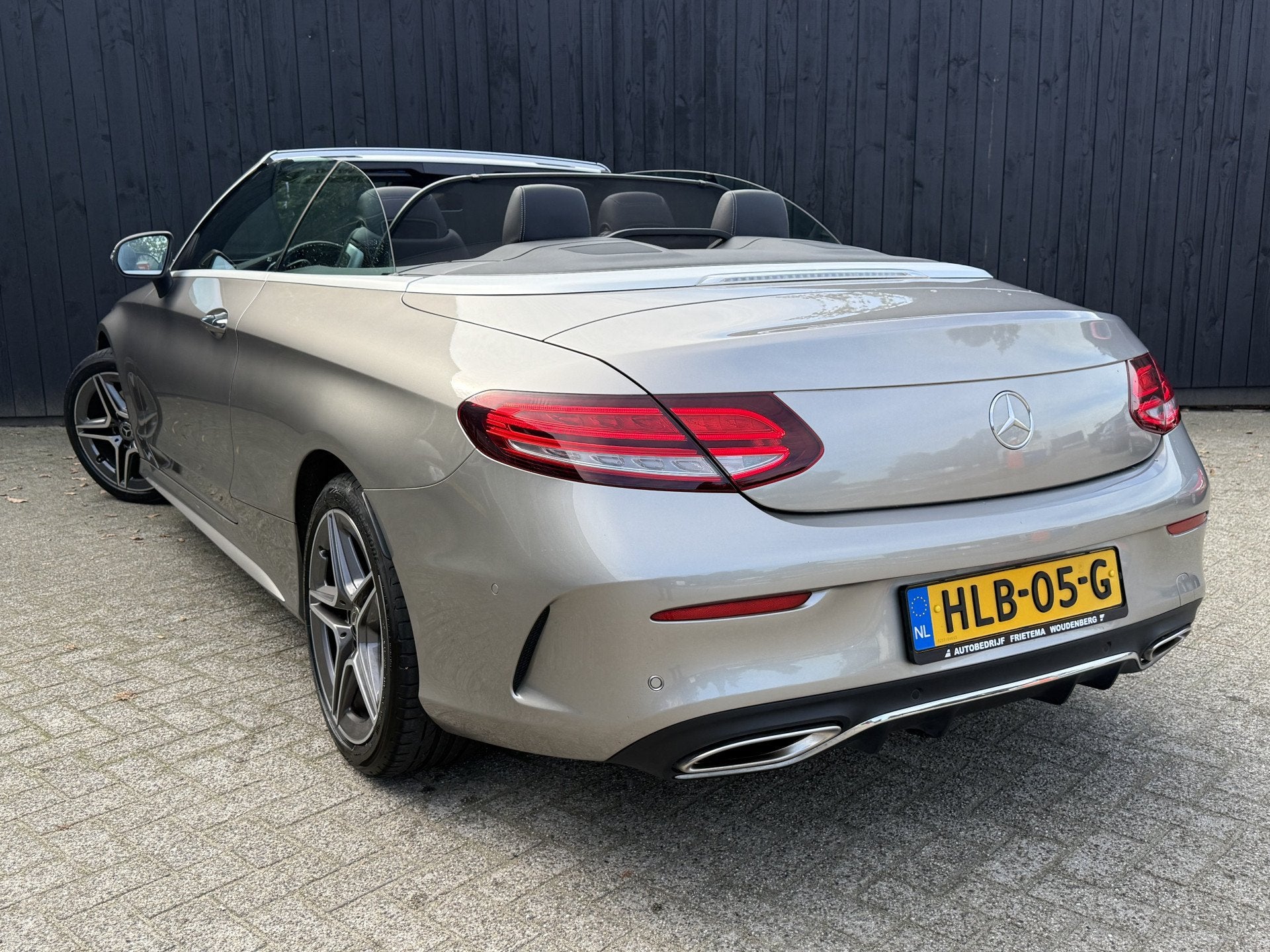 Mercedes-Benz C-Klasse Cabrio 200 AMG Line (bj 2023), Auto's, Automaat, 12 maanden, 4 cilinders, 4 stoelen