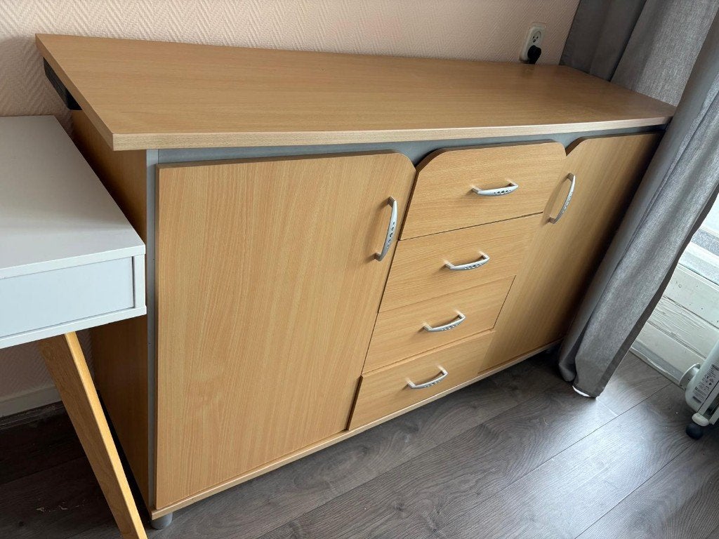 Houten dressoir met lades en deuren