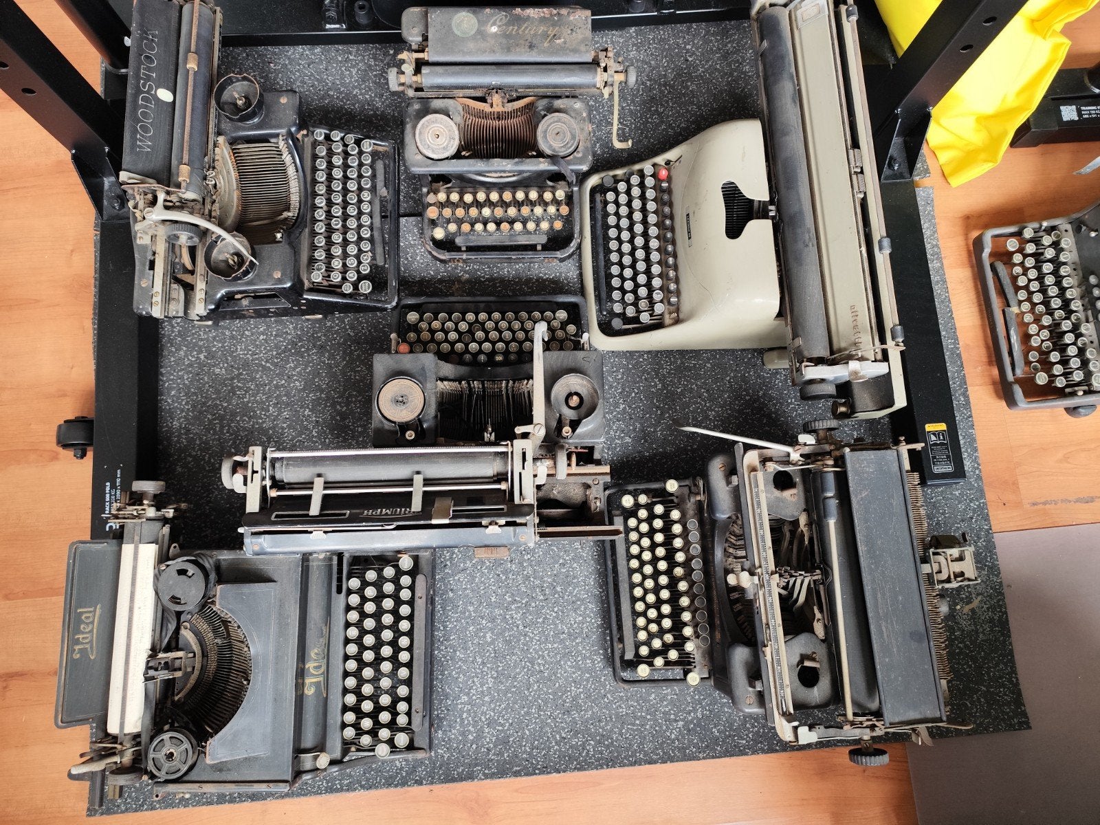 9 oude typmachines, Antiek en Kunst, Ophalen