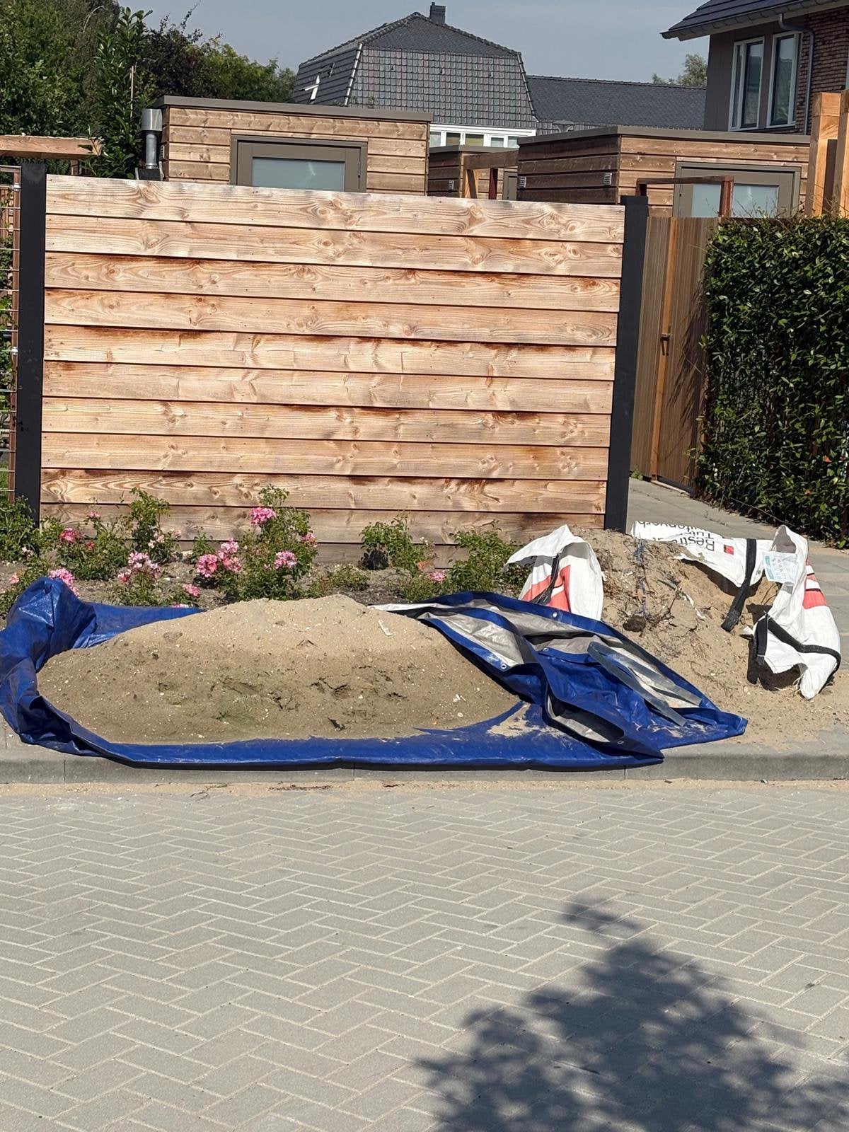 Schoon zand, circa kuub. Gratis ophalen voor zaterdag 29 aug, Ophalen, Zo goed als nieuw, Ophoogzand