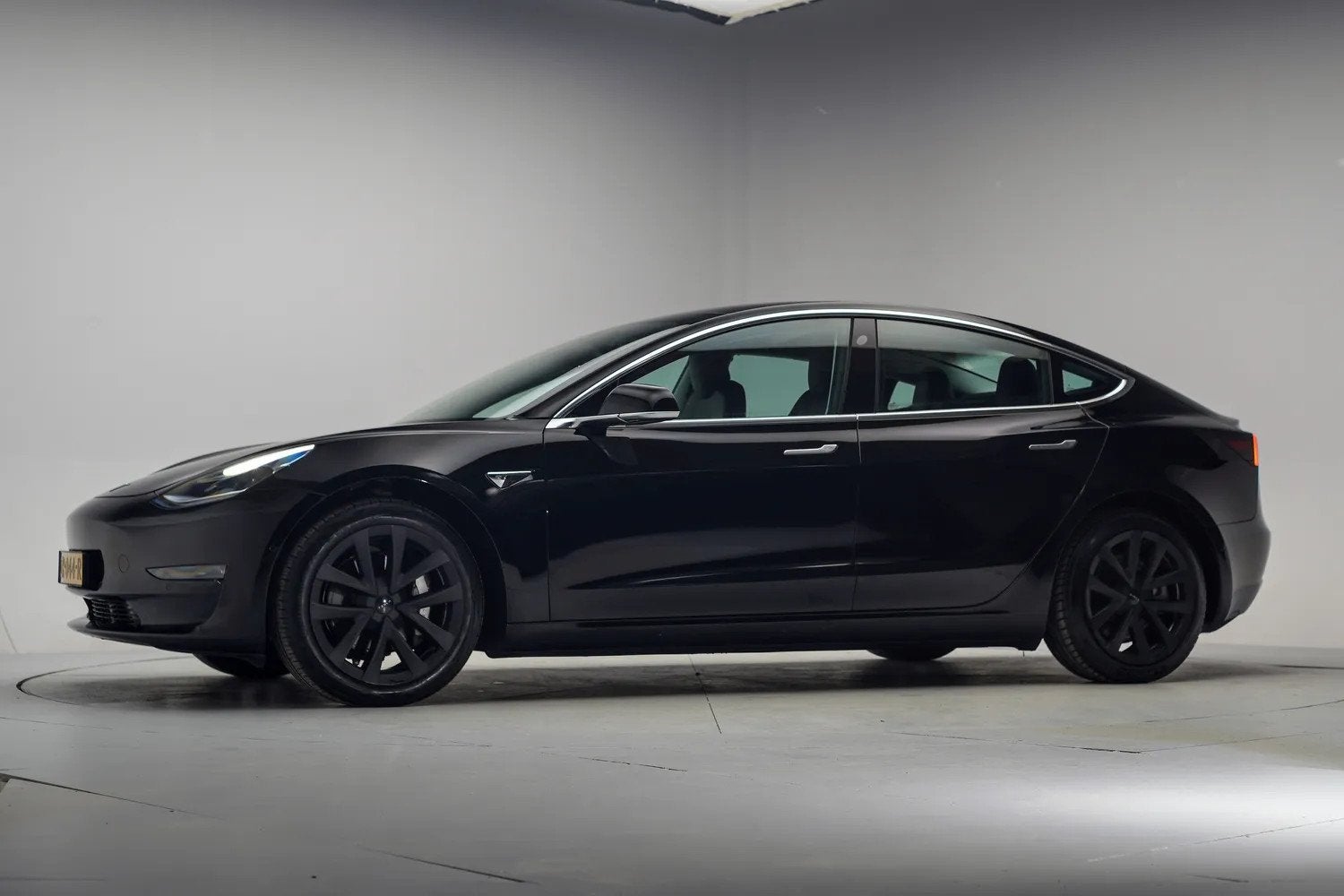 Foto 2 van Tesla Model 3 Standard RWD Plus 60 kWh [ Panoramadak Stoelve