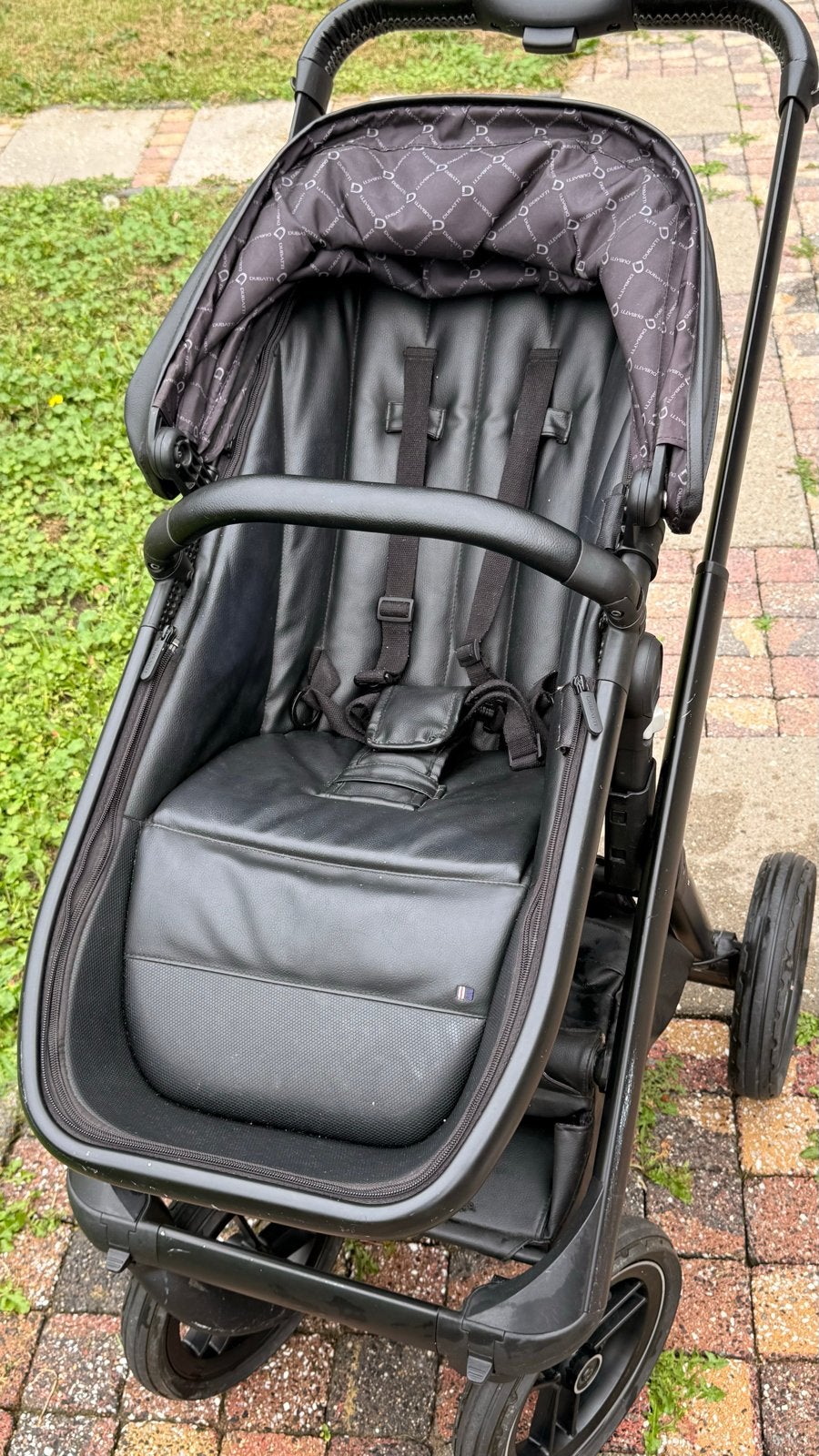 Foto 3 van Dubatti One E3 Leather Edition 2020 Kinderwagen